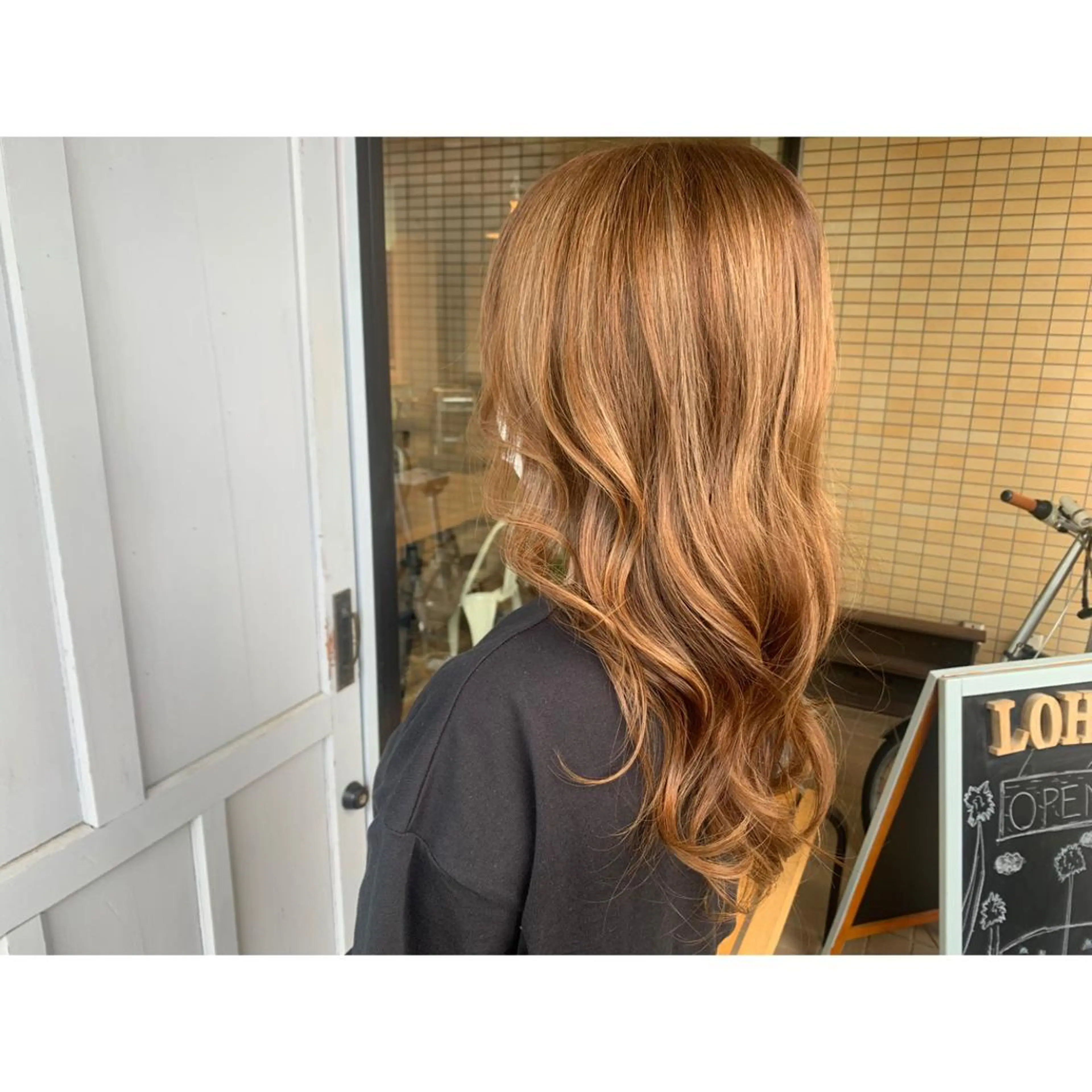 ロング カラー ハイライトカラー ハイライト ヘアカラー トリートメント ツキダテ ユイのヘアスタイル