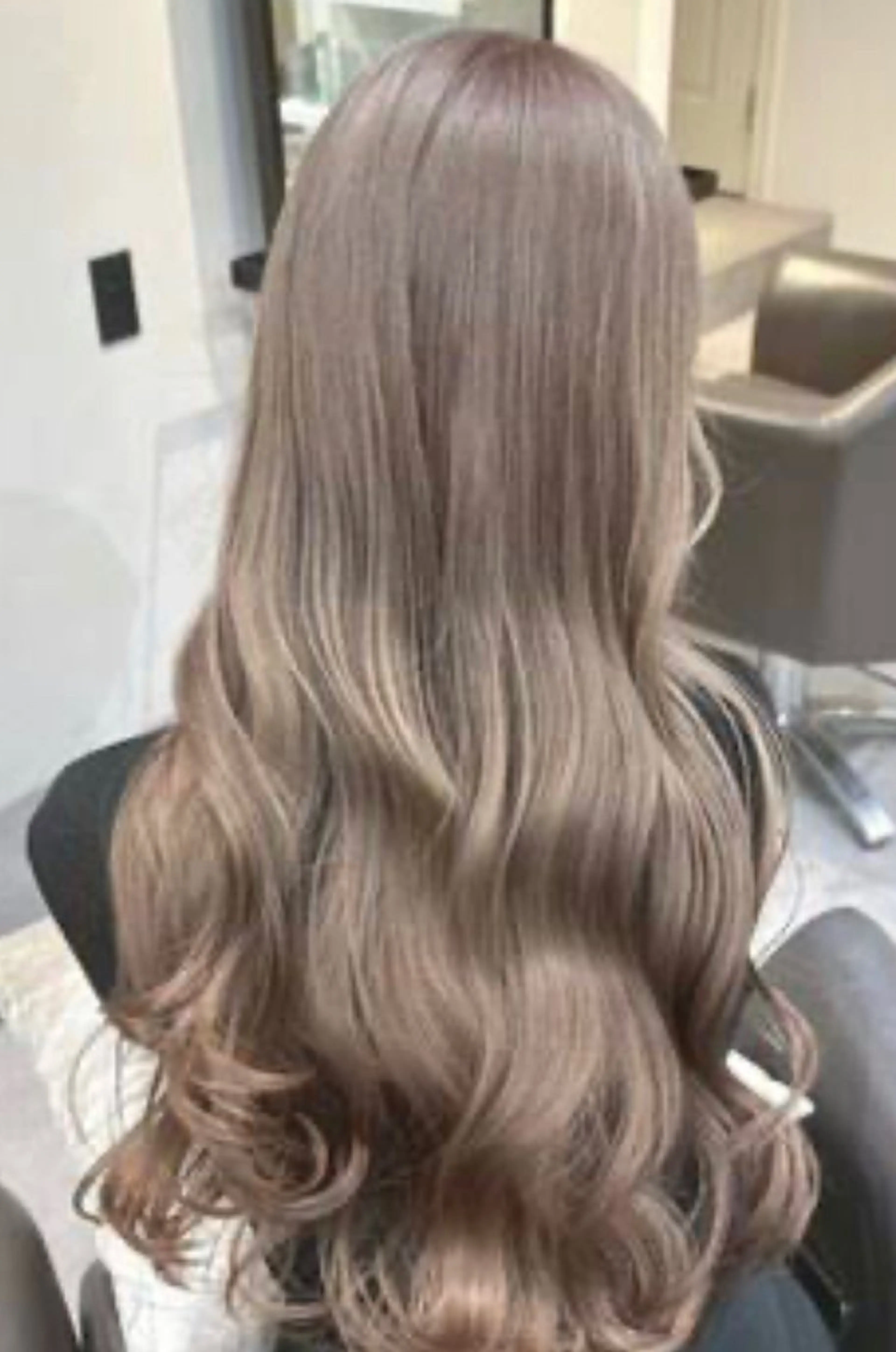 ロング トリートメント 韓国風レイヤーカラー ライムのヘアスタイル