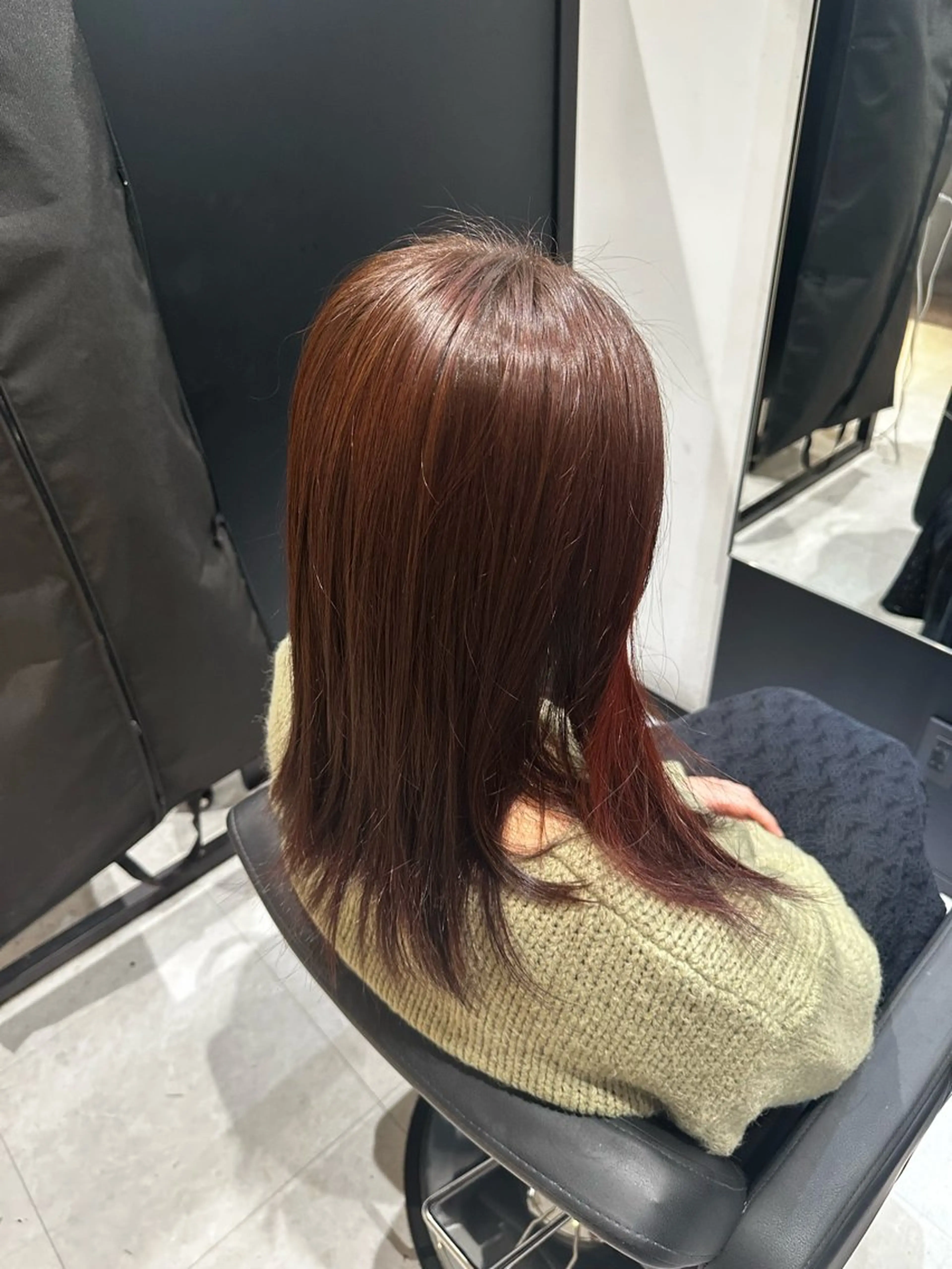 ミディアム カラー 平田 七海のヘアスタイル