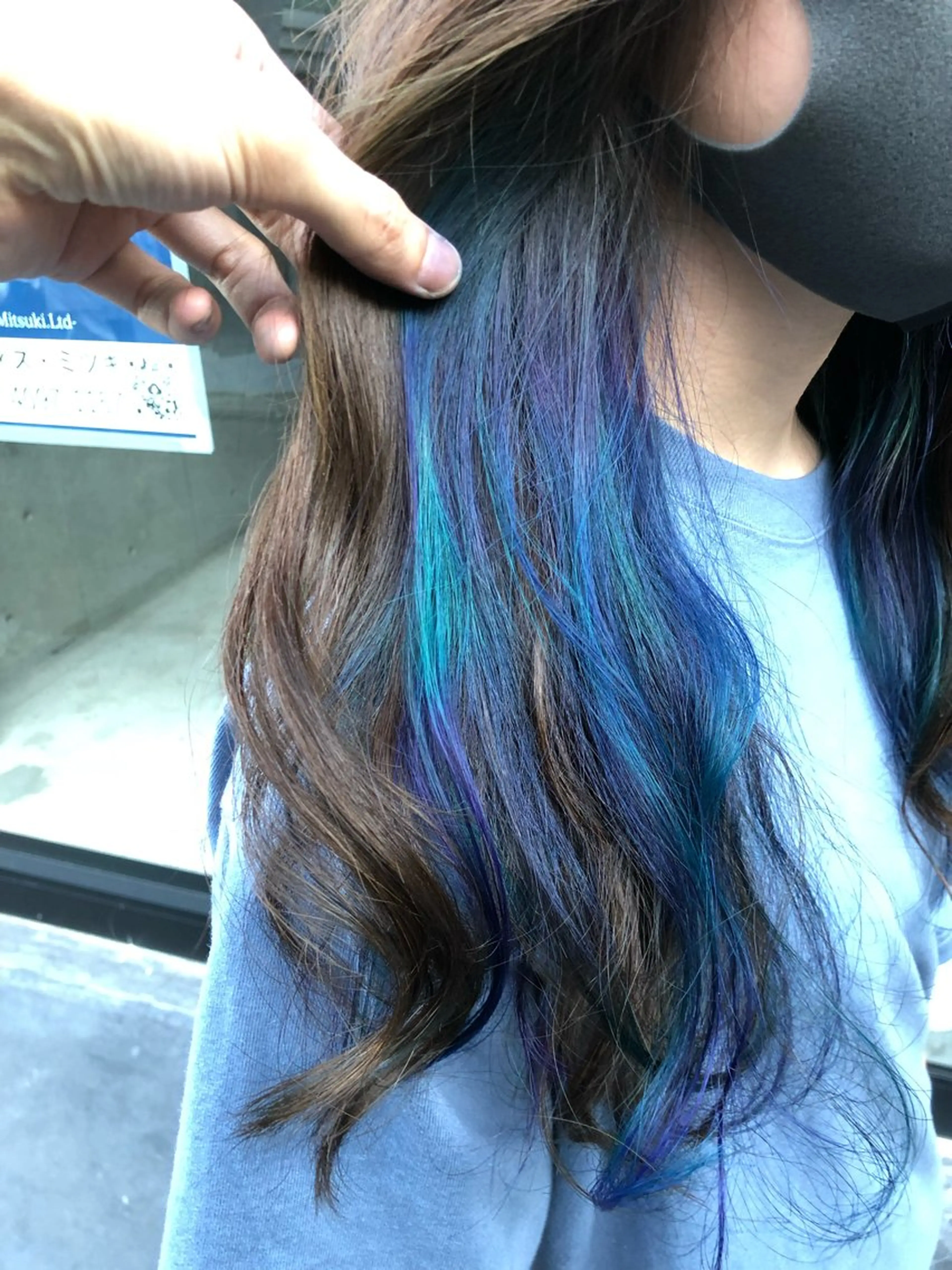 セミロング カラー ブリーチ イヤリングカラー ユニコーンカラー カット ヘアカラー トリートメント 原宿サロン代表 デザインカラー伊藤卓のヘアスタイル