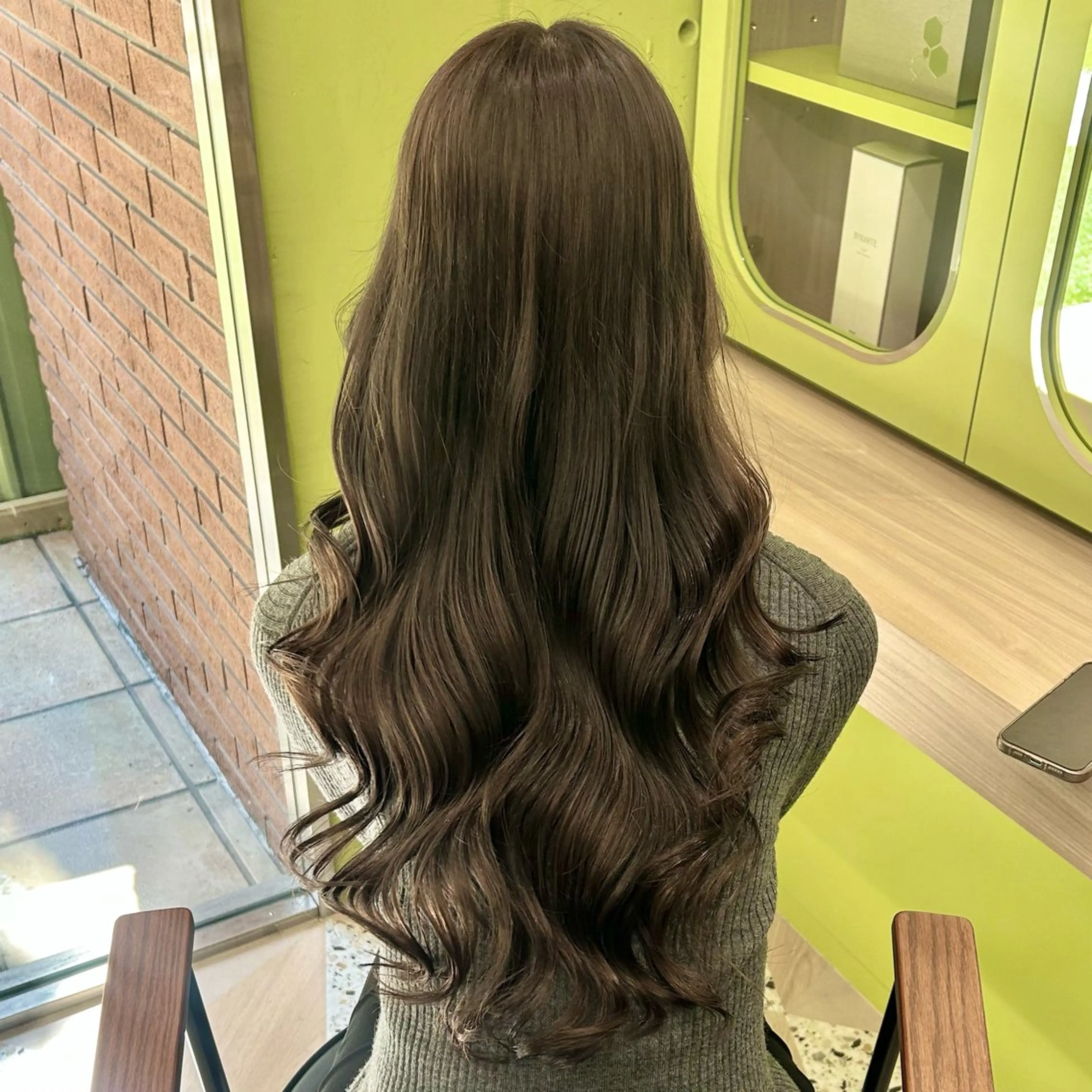 ロング パーマ くびれヘア 顔周りカット 髪質改善 韓国風ヘア レイヤーカット ブリーチなしベージュ /ヘアセット/ミユのヘアスタイル