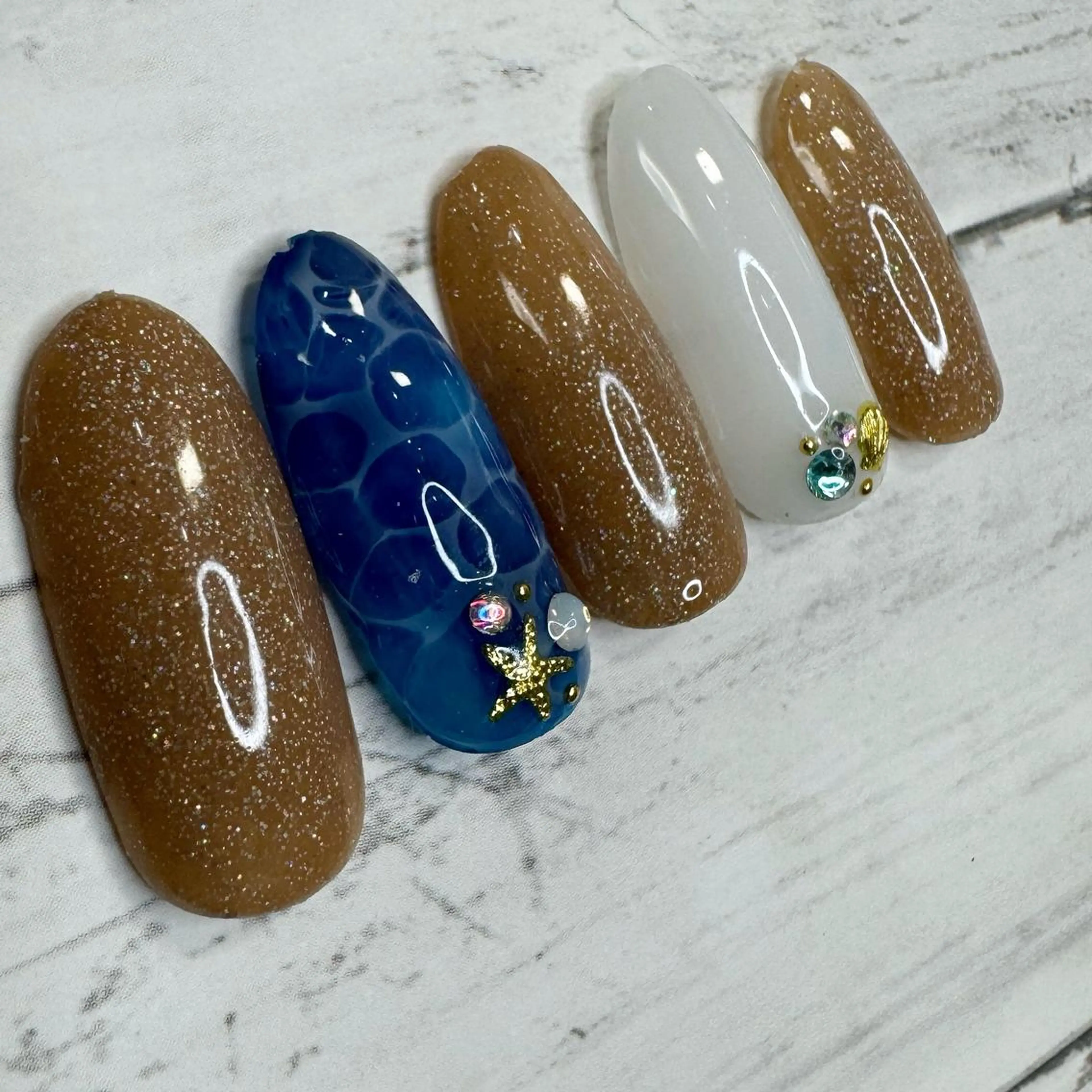 ネイル Myu博多店 かえでのネイルデザイン