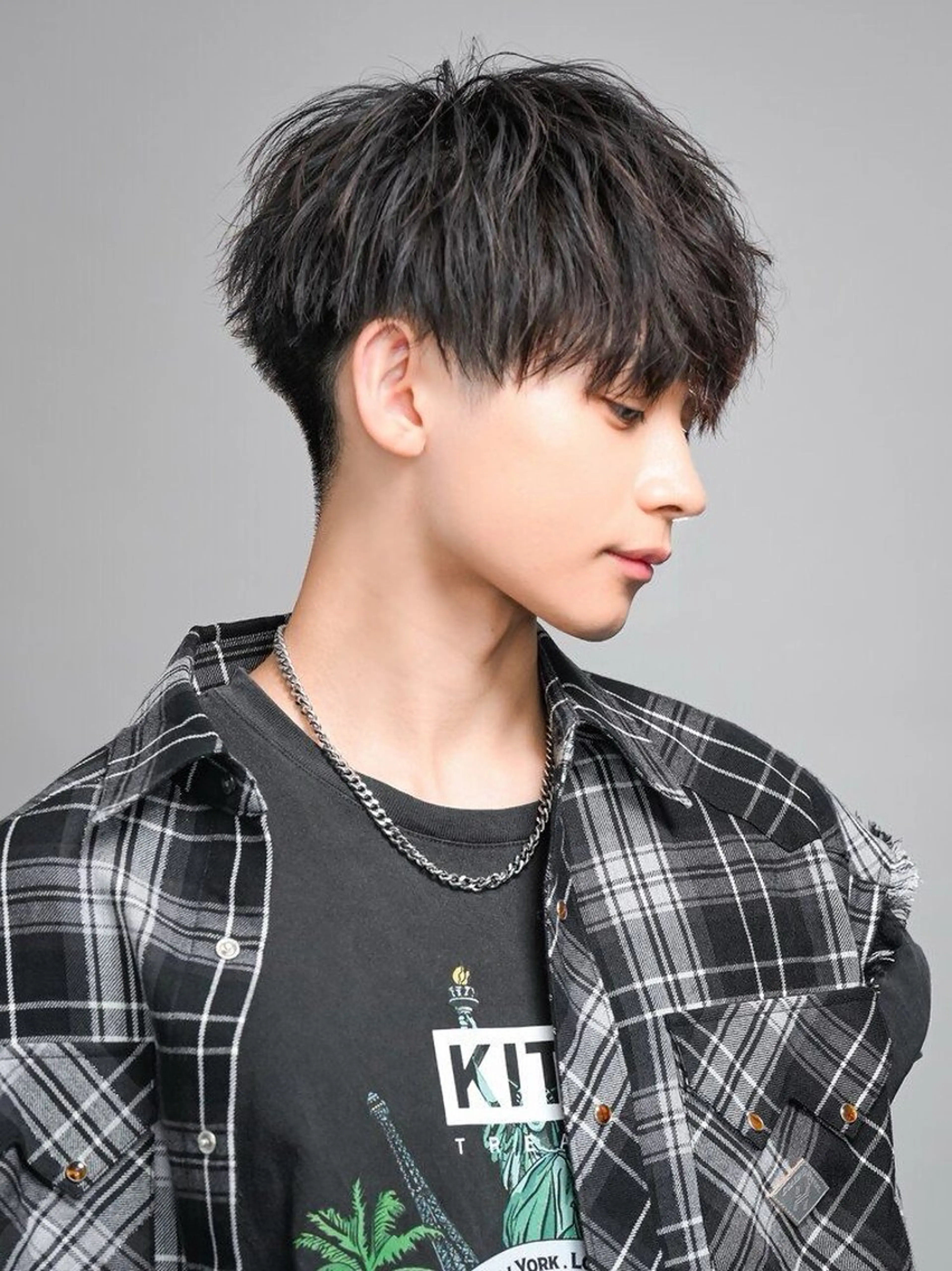 メンズ マッシュ 刈り上げ 🌟デザインカラー 久保悠那のヘアスタイル