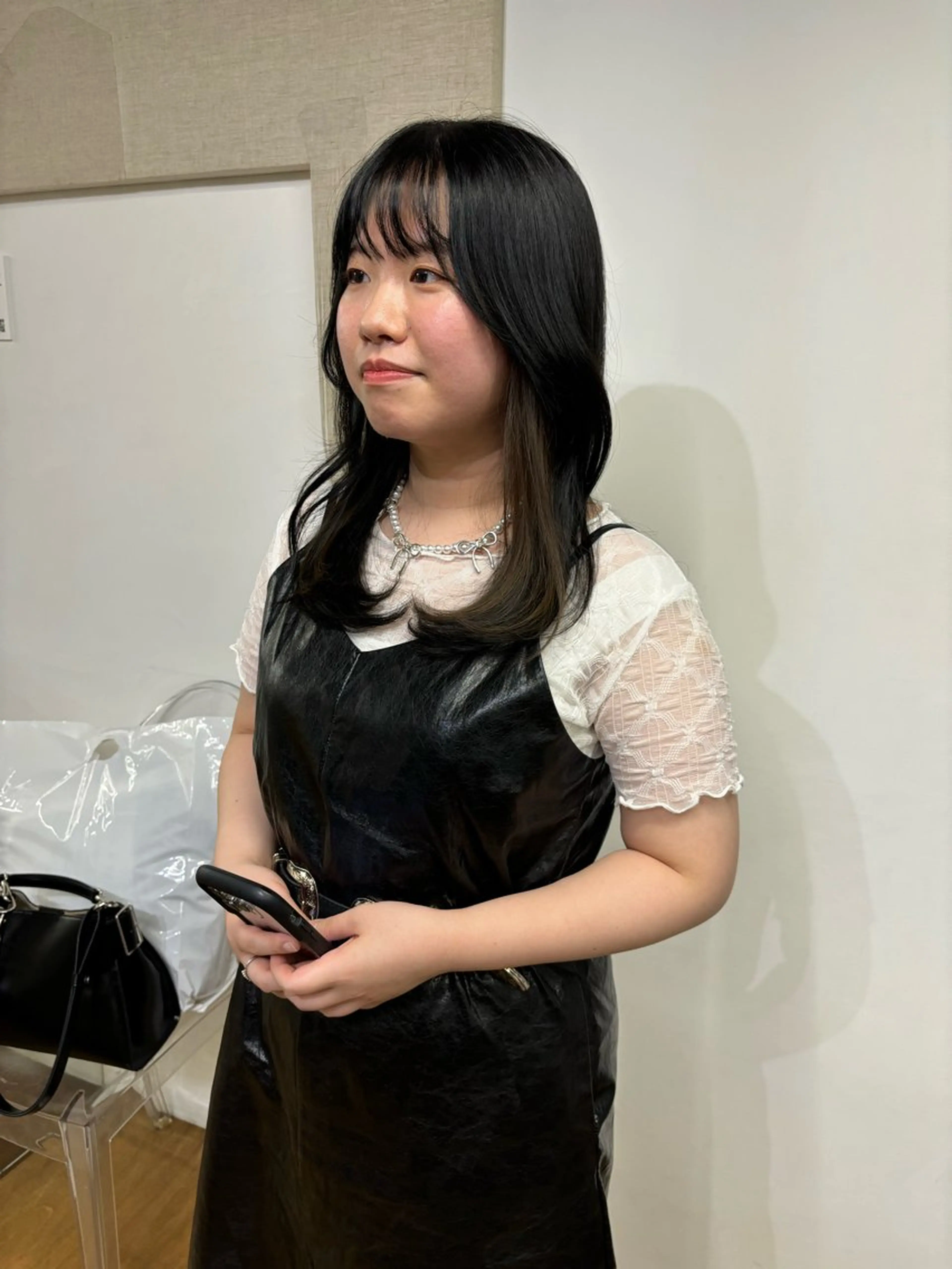 カラー 黒髪 ブルーカラー ブルーブラック デザインカラー グレージュ 柔らかストレートと ツヤカラー/和田陽向のヘアスタイル