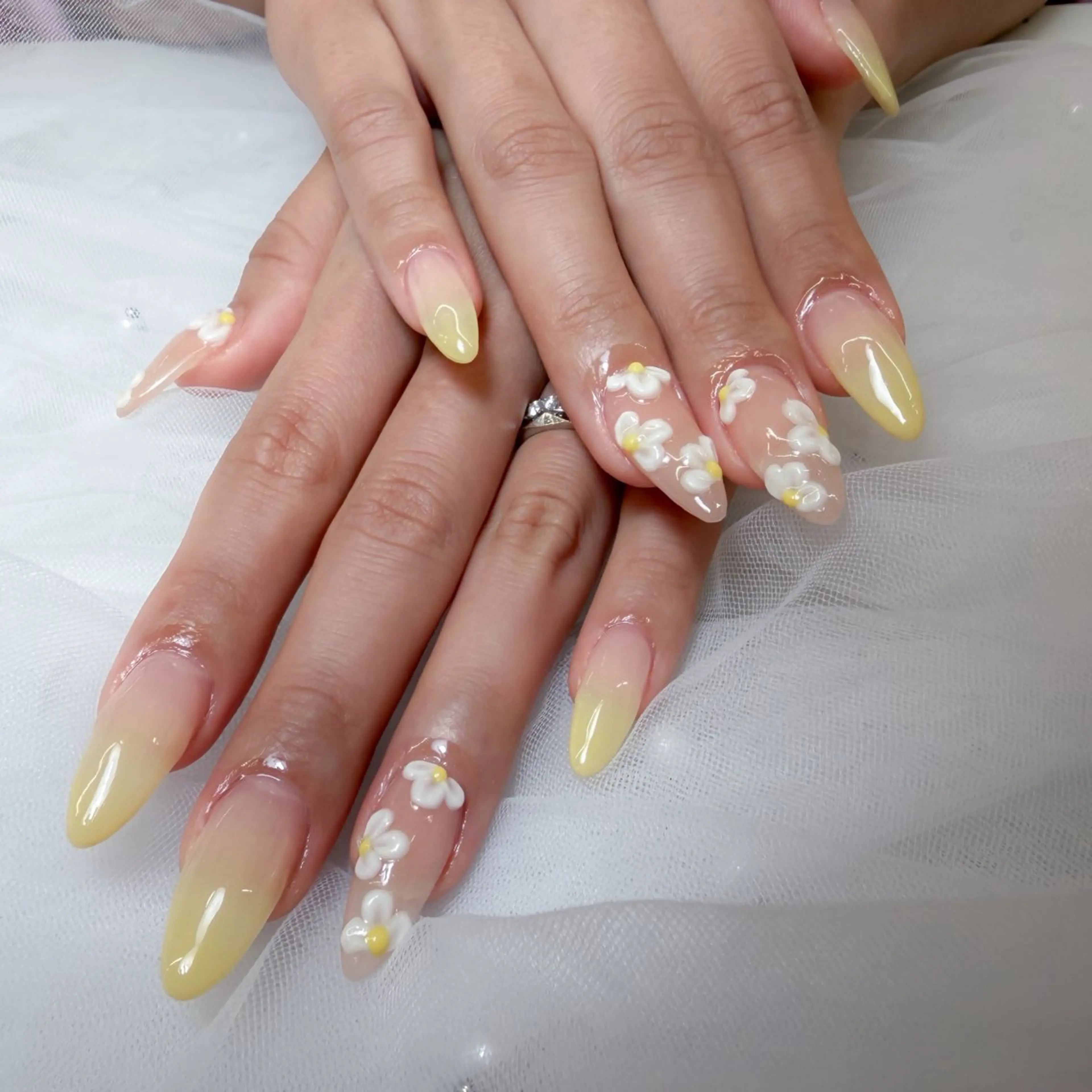 ネイル アートネイル フラワーネイル ハンドネイル Nail Share Salon Mariris所属・ユカ‎𖤐nail 堺筋本町/心斎橋のネイルデザイン