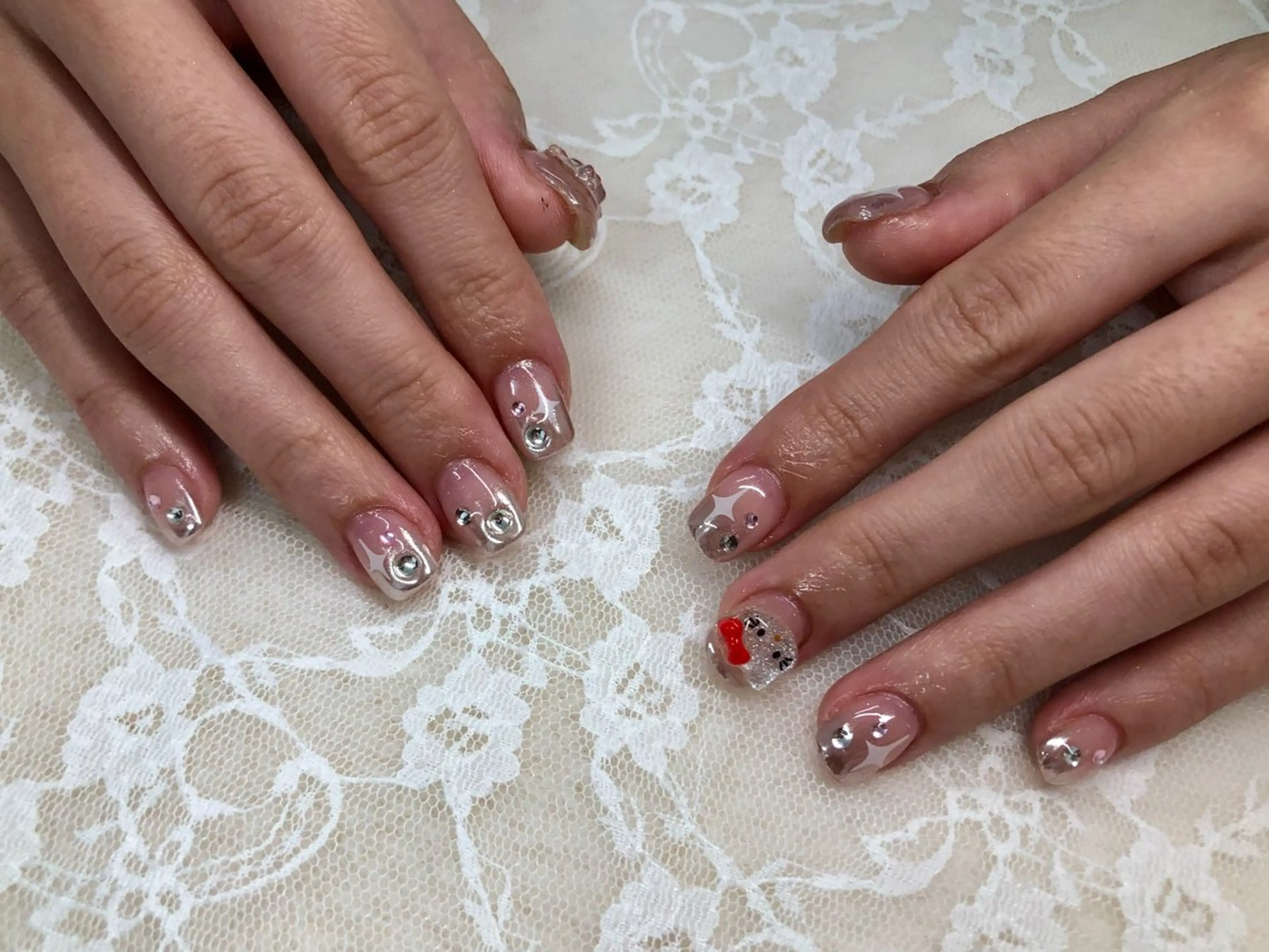 ネイル グラデーション ミラーネイル ストーンネイル ワンホンネイル ハンドネイル ハンドケア 心斎橋Salon Epokkuのネイルデザイン