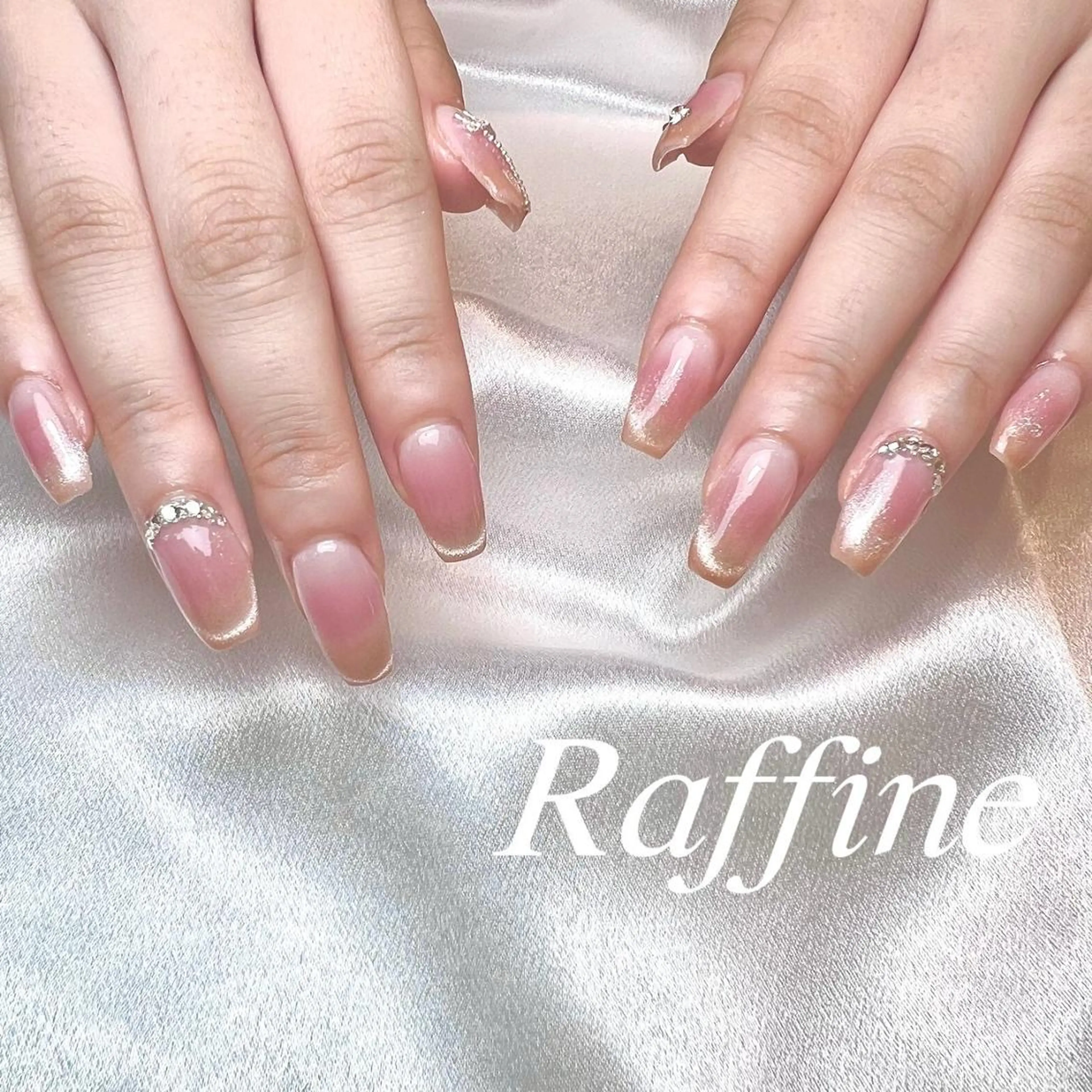 ネイル RAFFINE haru🦋🩵のネイルデザイン
