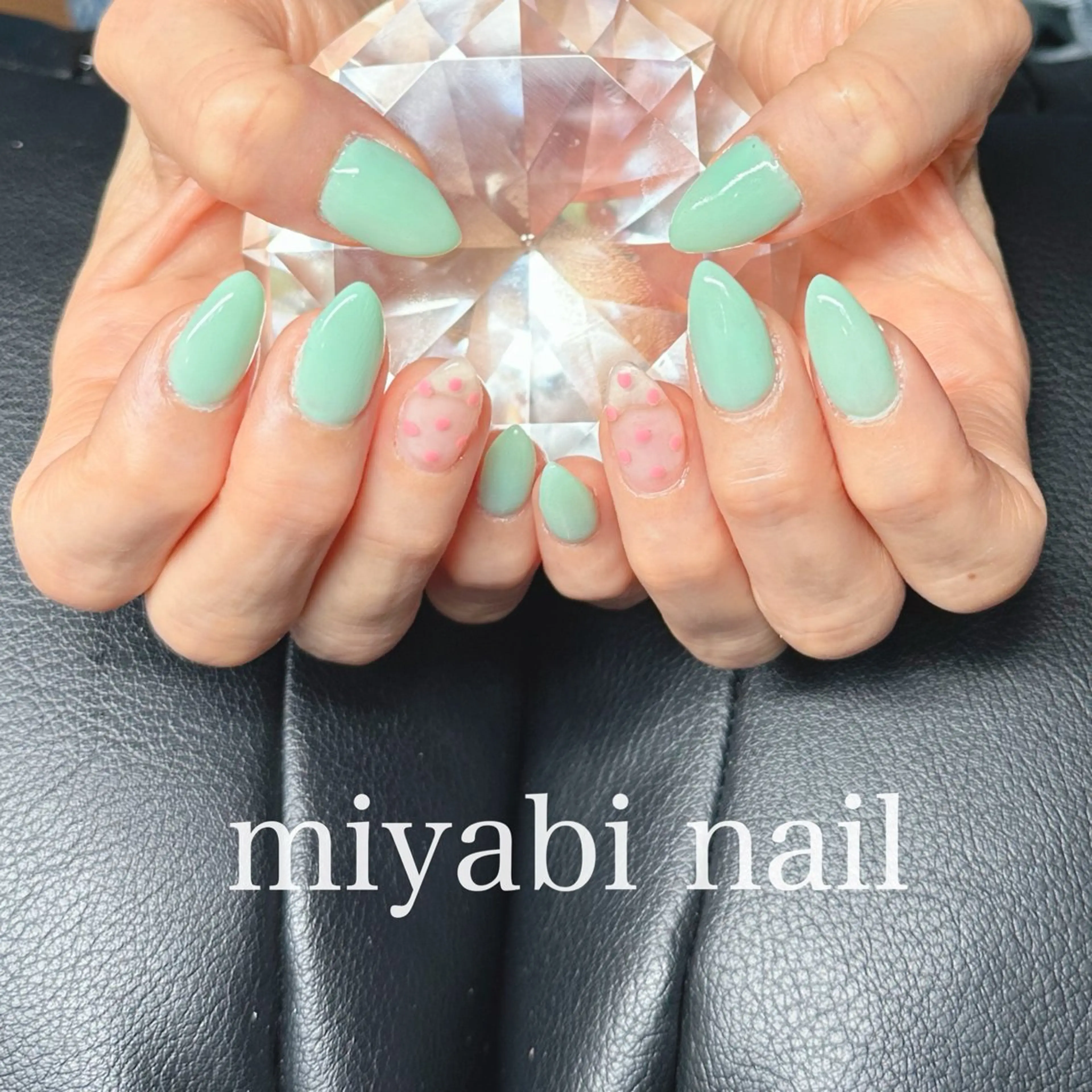 ネイル アートネイル ドット グリーン 持ち込み ピンク ハンドネイル miyabi nail 桂川駅近くのネイルデザイン