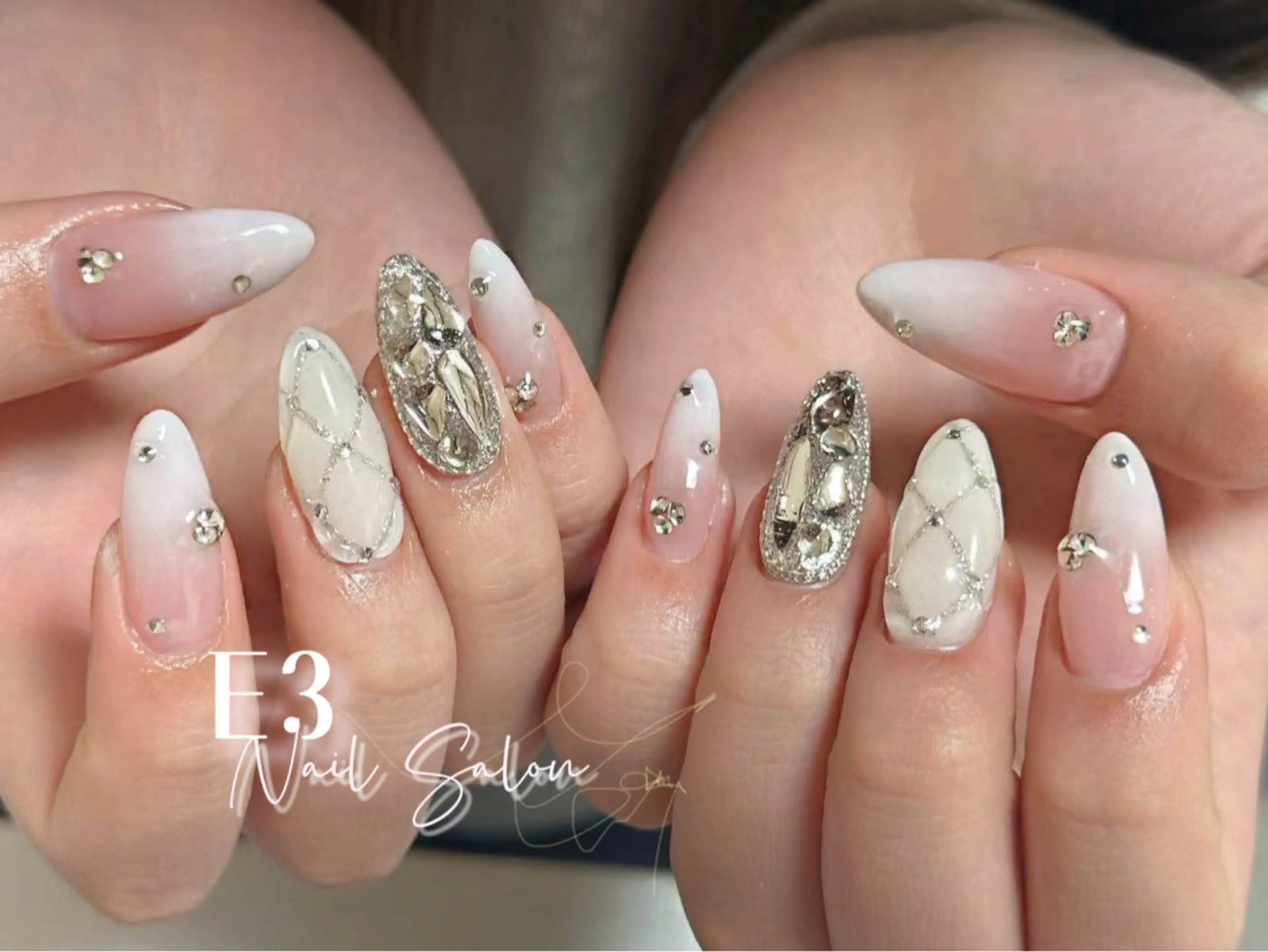 ネイル フレンチネイル ジェルネイル ガラスフレンチ グラデーション キラキラネイル ハンドネイル E3 Nail Salonのネイルデザイン