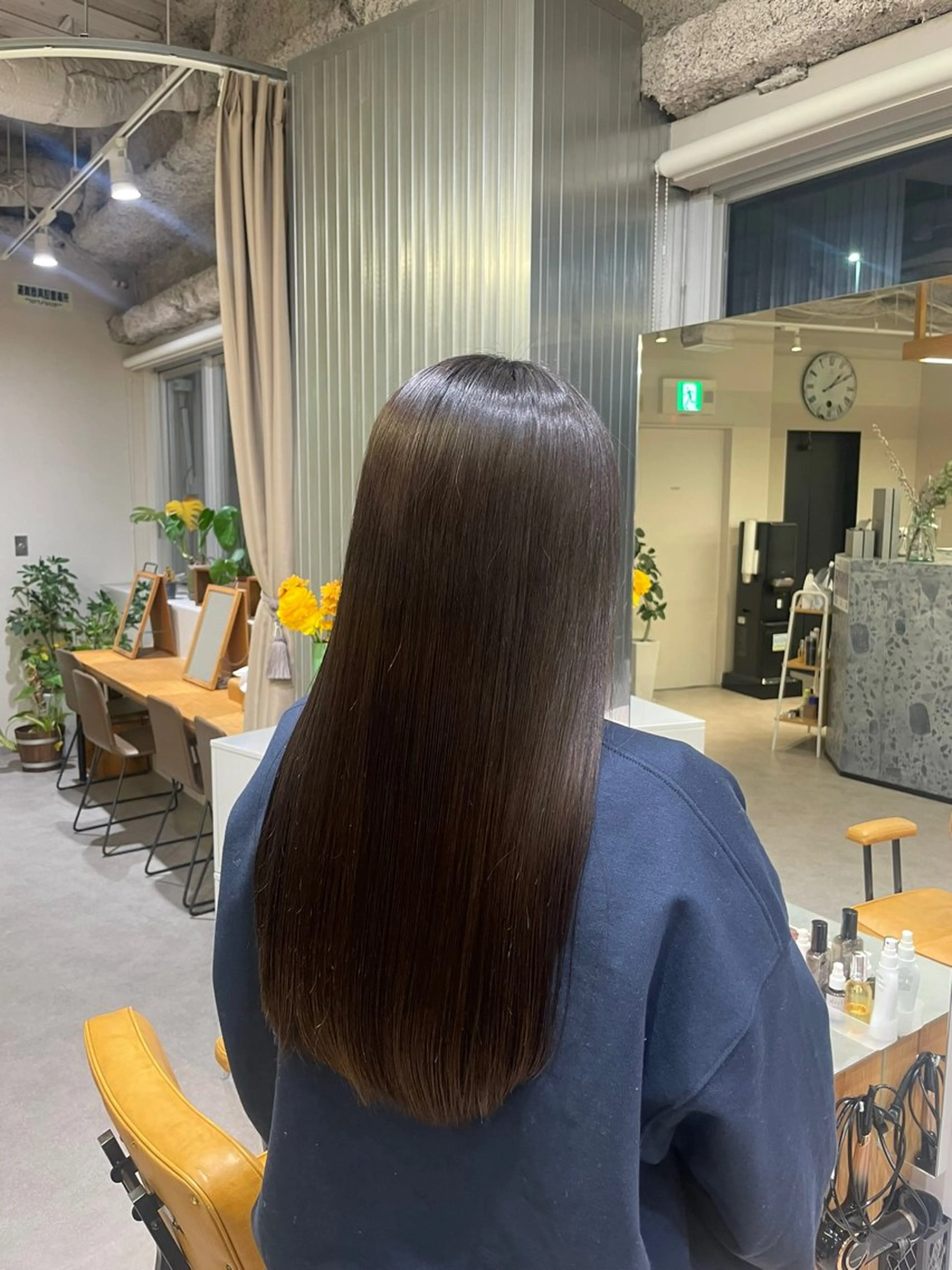 ロング SARA 【大阪梅田】のヘアスタイル