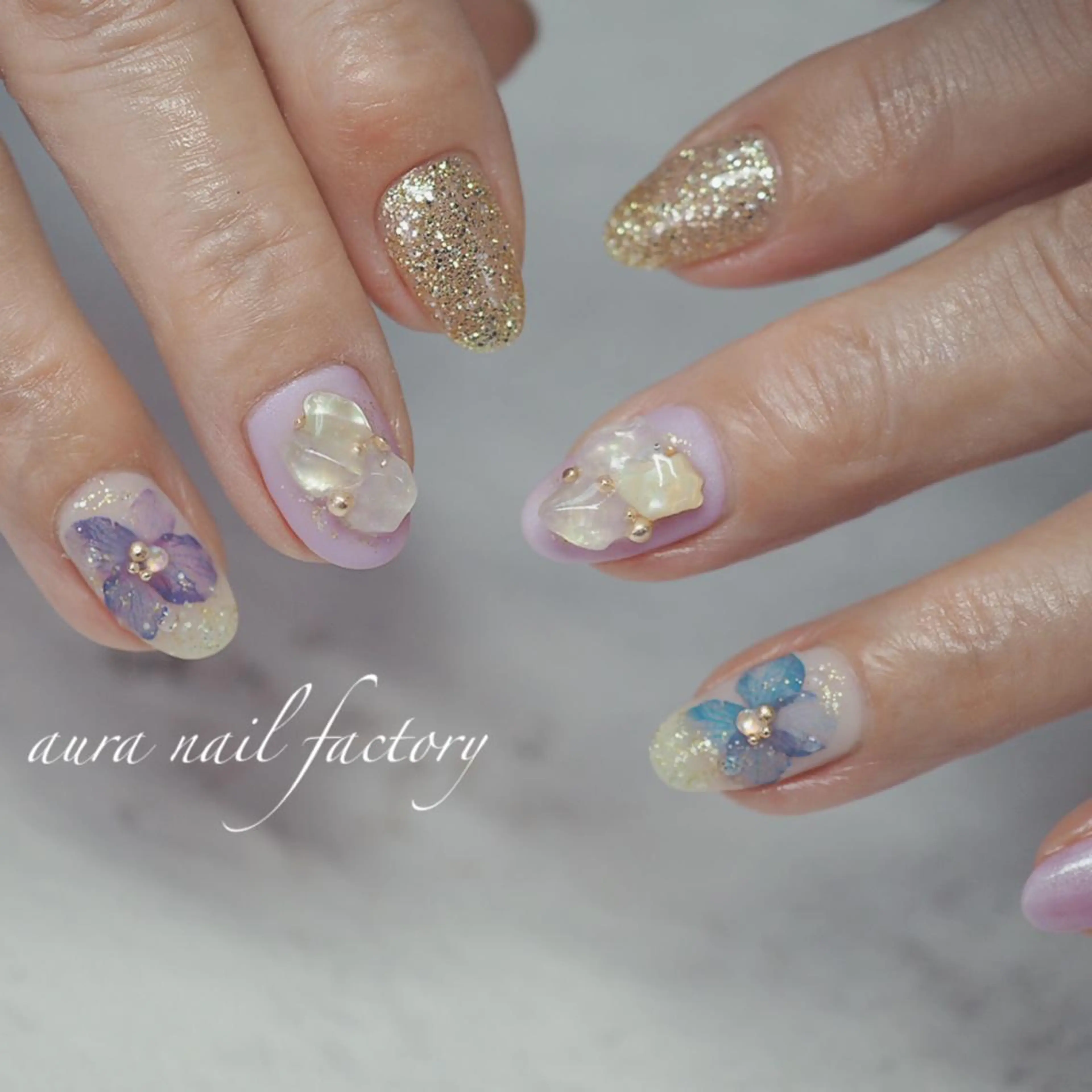 ショート カラー ネイル 赤色 赤羽 aura 深爪を断らない✨のネイルデザイン