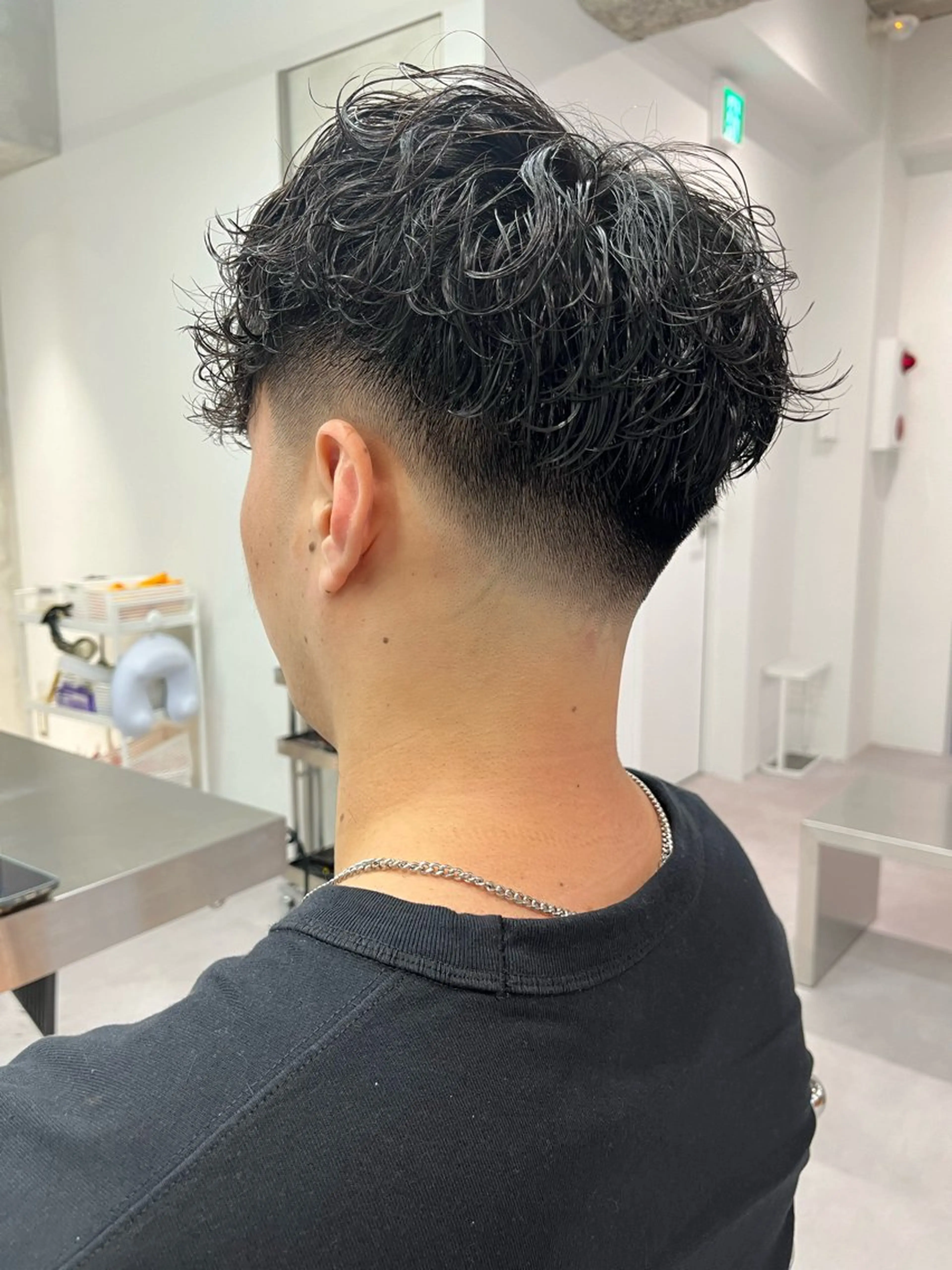 ショート メンズ ⚡メンズパーマフ ェードカットTomyのヘアスタイル