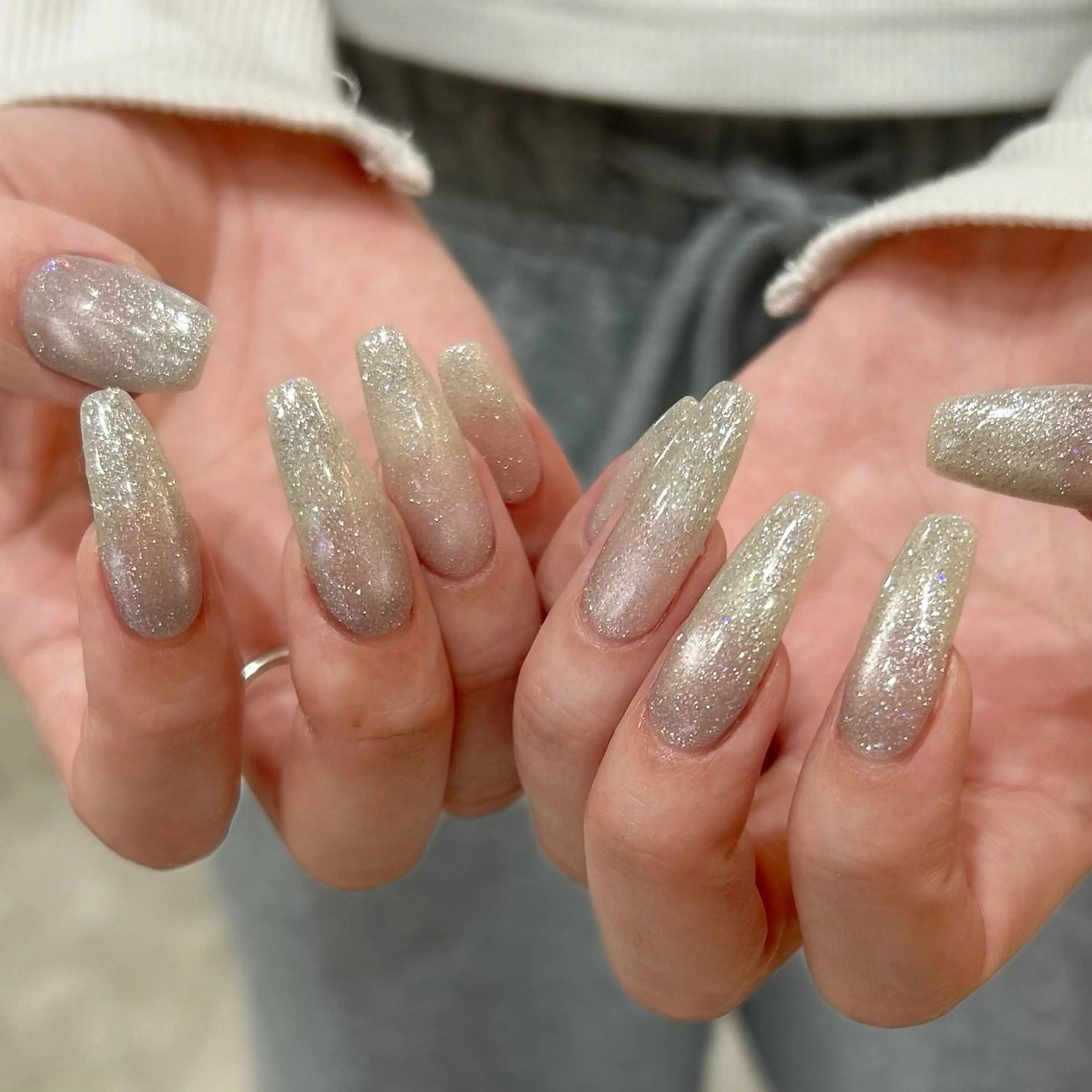 ネイル フラッシュネイル フラッシュマグ ジェルネイル キラキラネイル ロングネイル ハンドネイル shio ♡ 24日空きありのネイルデザイン