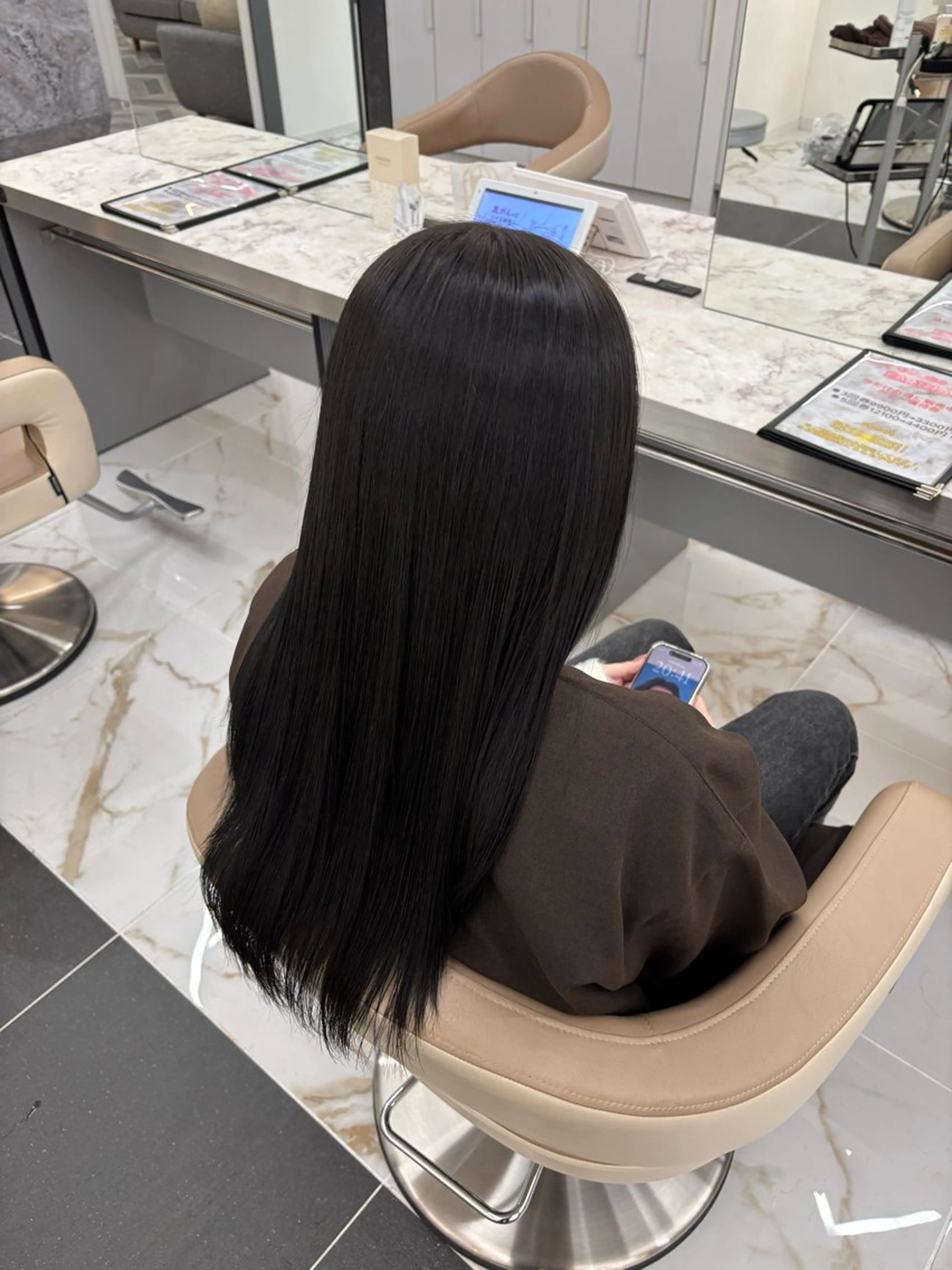 カラー 黒髪 ブルーカラー ブルーブラック しんさか れいとのヘアスタイル