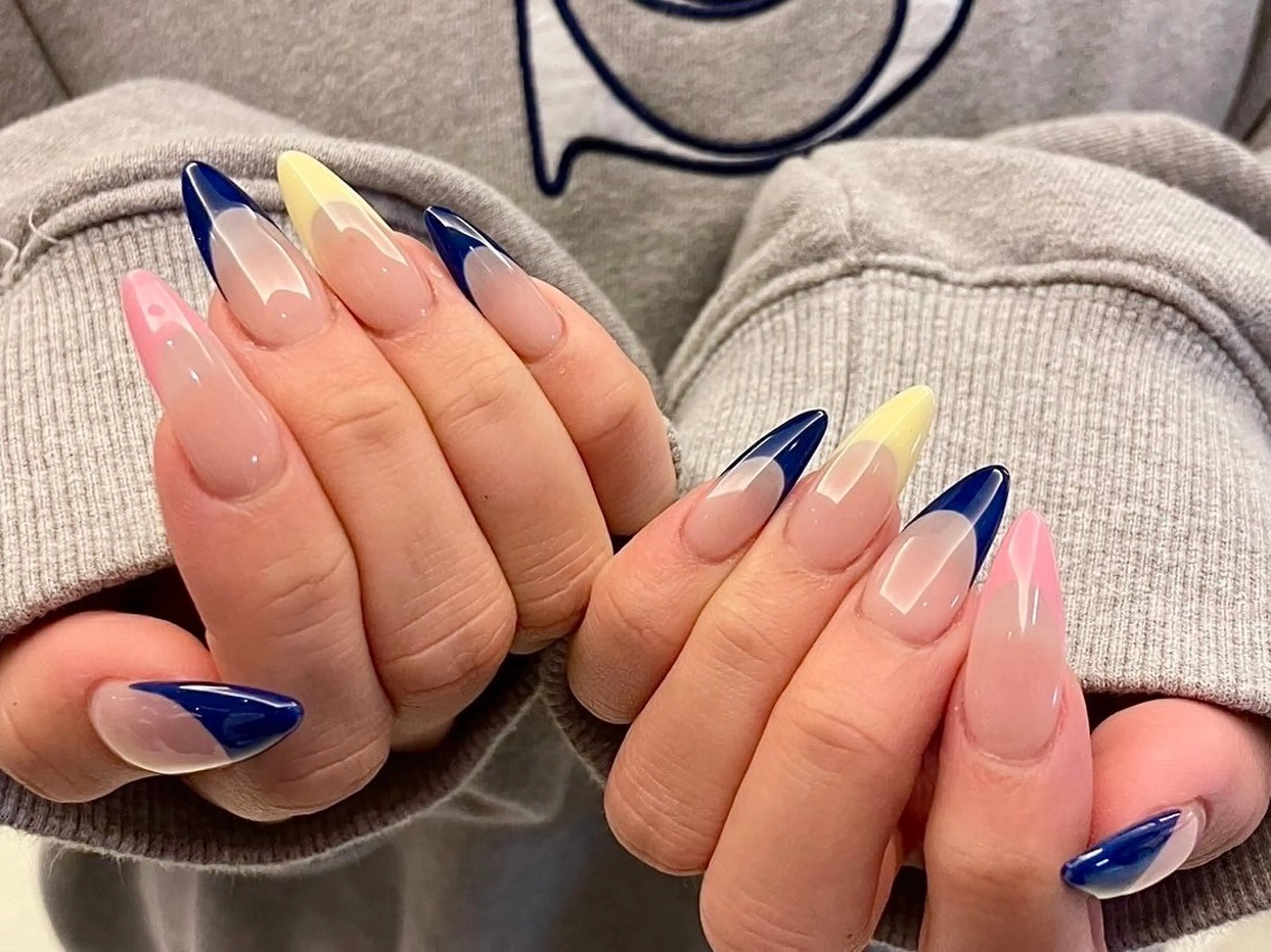 【ハンド：オフ込み】フレンチネイルorカラグラの写真