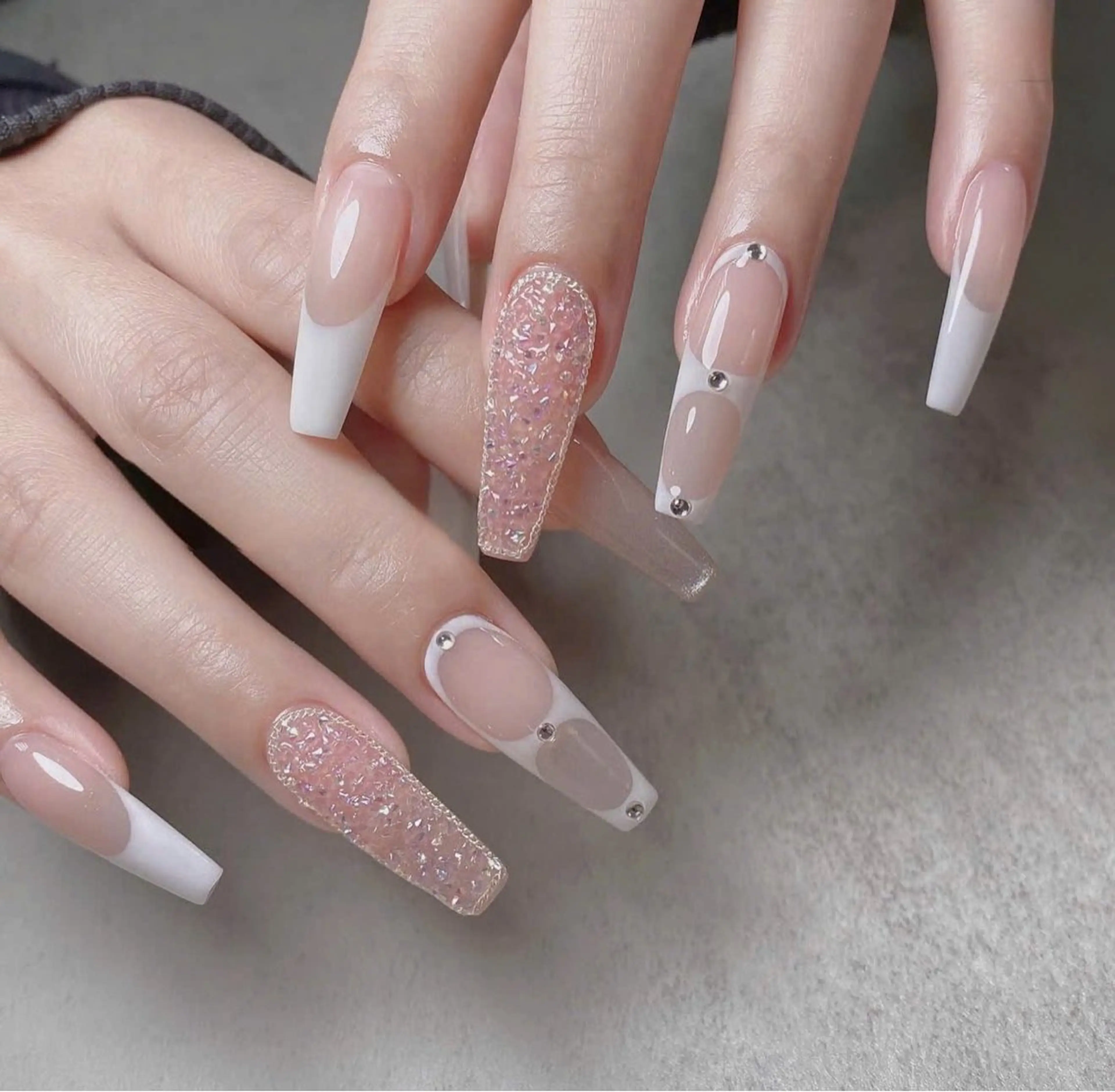 ネイル フレンチネイル キラキラネイル マグネットネイル ミラーネイル ニュアンスネイル ハンドネイル Tira Nailのネイルデザイン