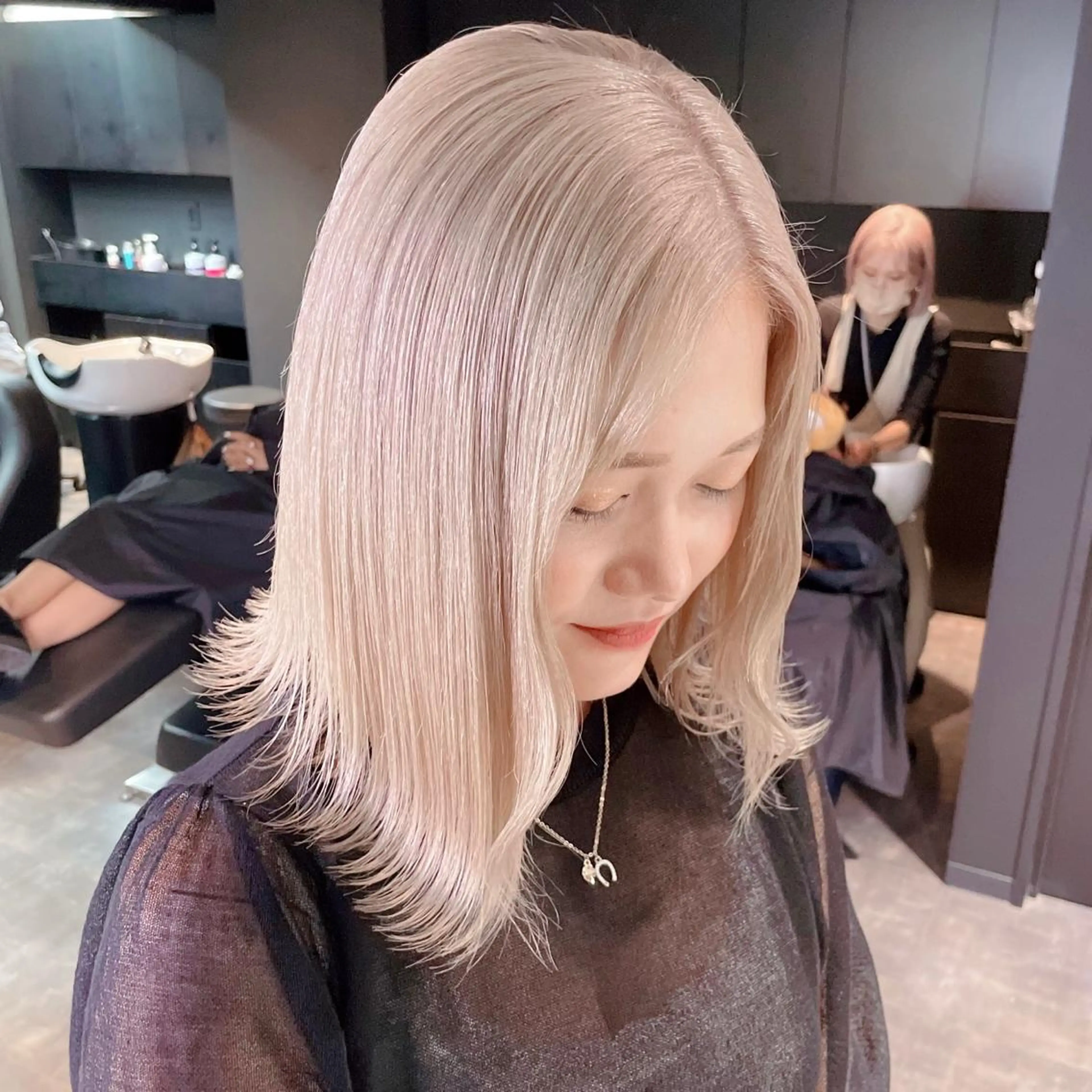 セミロング カラー ベージュカラー ハイトーンカラー ハイトーンベージュ ヘアカラー トリートメント ✨ハイトーン✨ 濱田知孝のヘアスタイル