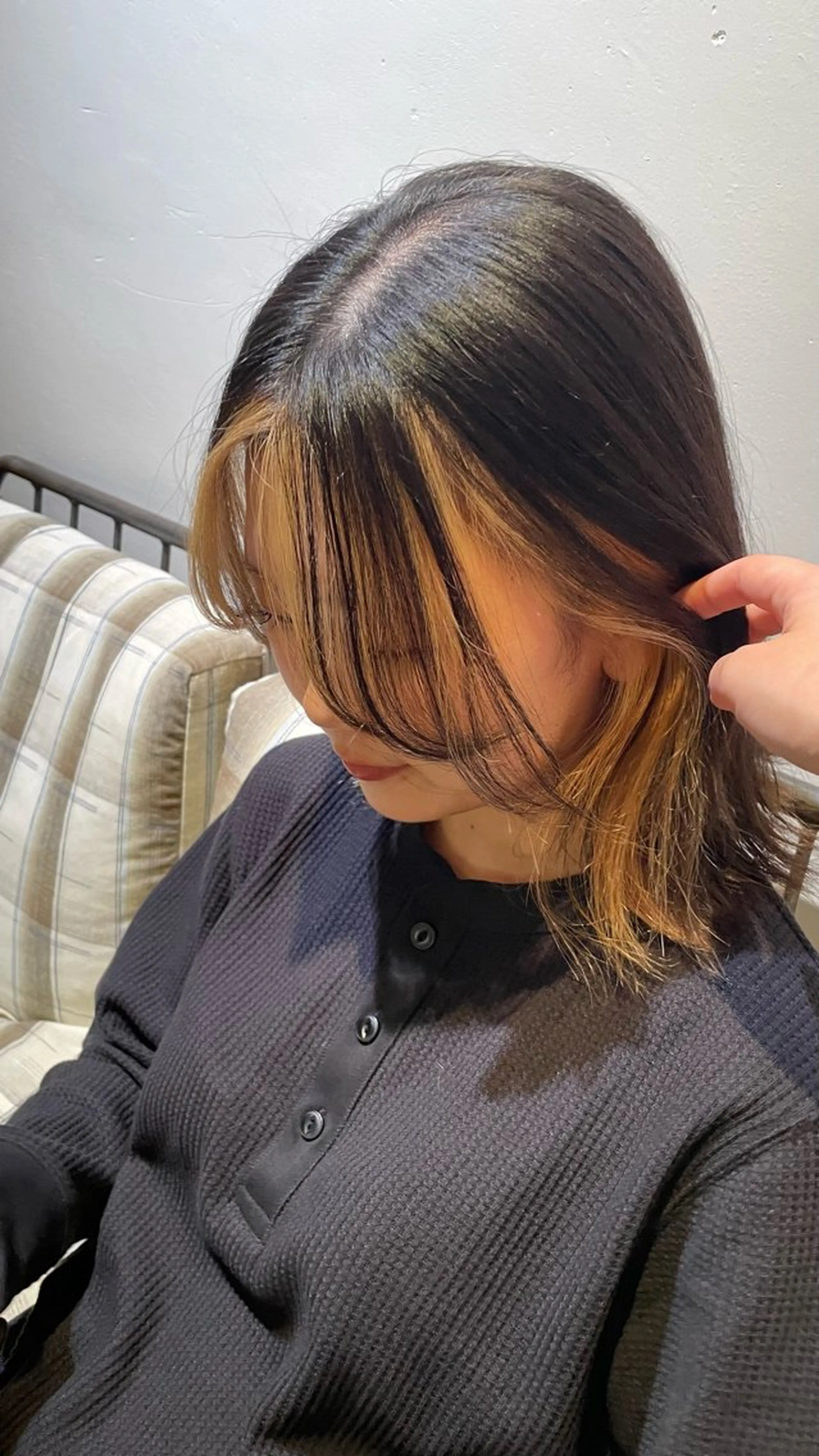 ミディアム カラー カネコ ノノカのヘアスタイル