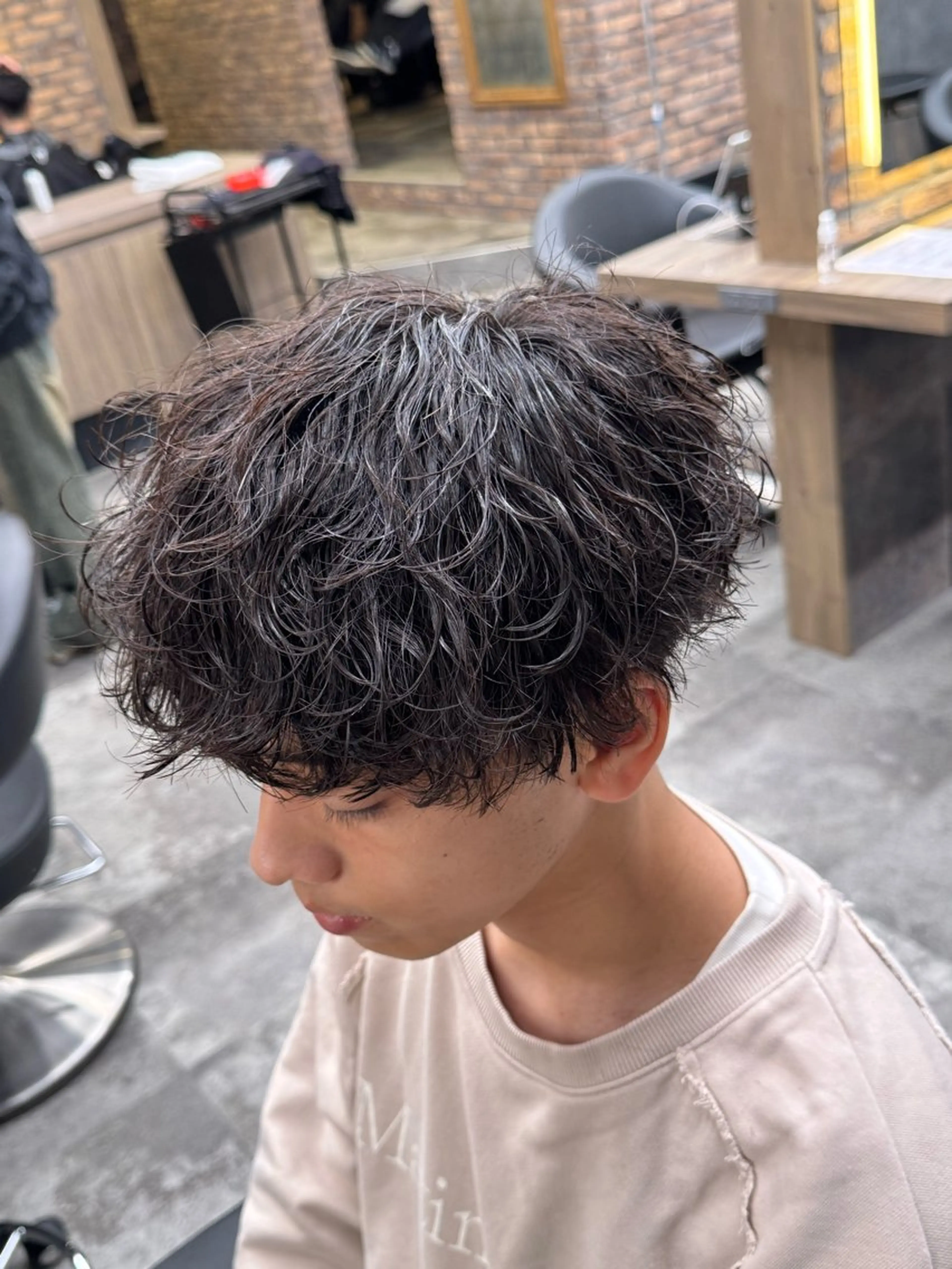 パーマ メンズ シャドウ/フェザー 朝崎倭斗のヘアスタイル