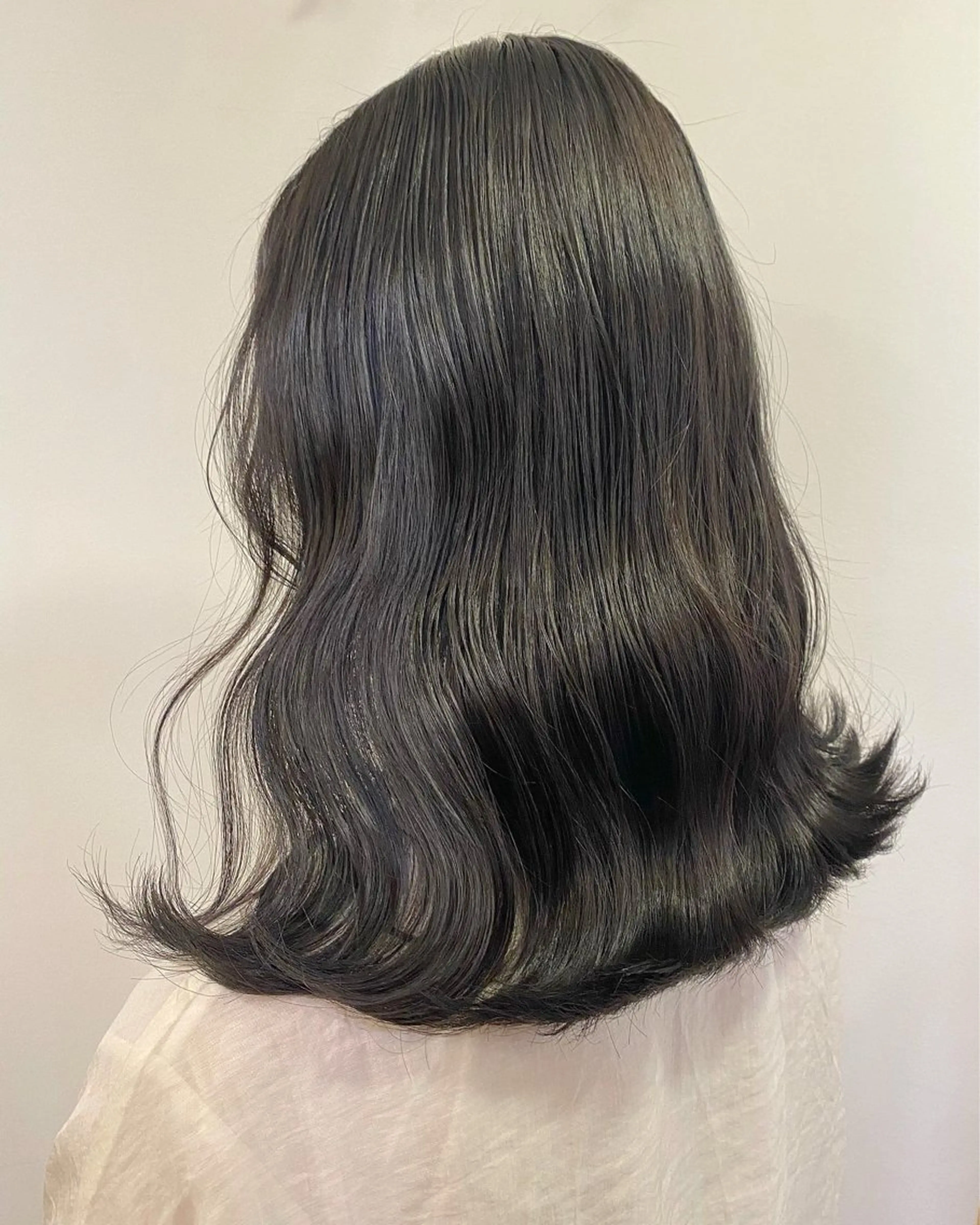 ミディアム カラー オリーブグレー sana🤍ボブ ベージュ🤍のヘアスタイル