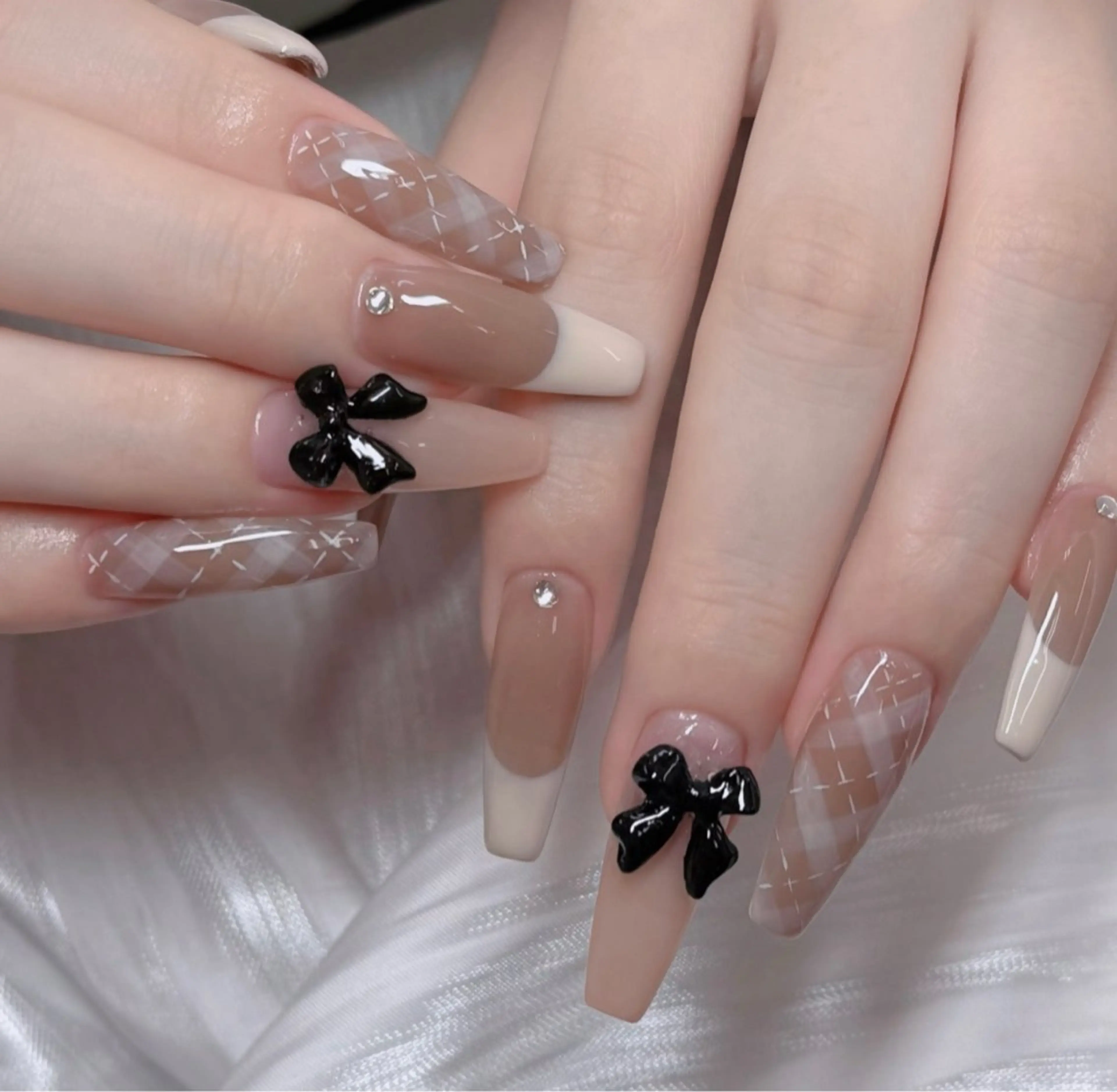 ネイル フレンチネイル ジェルネイル ガラスフレンチ ハロウィン ハート ハンドネイル H.baby Nail Salonのネイルデザイン