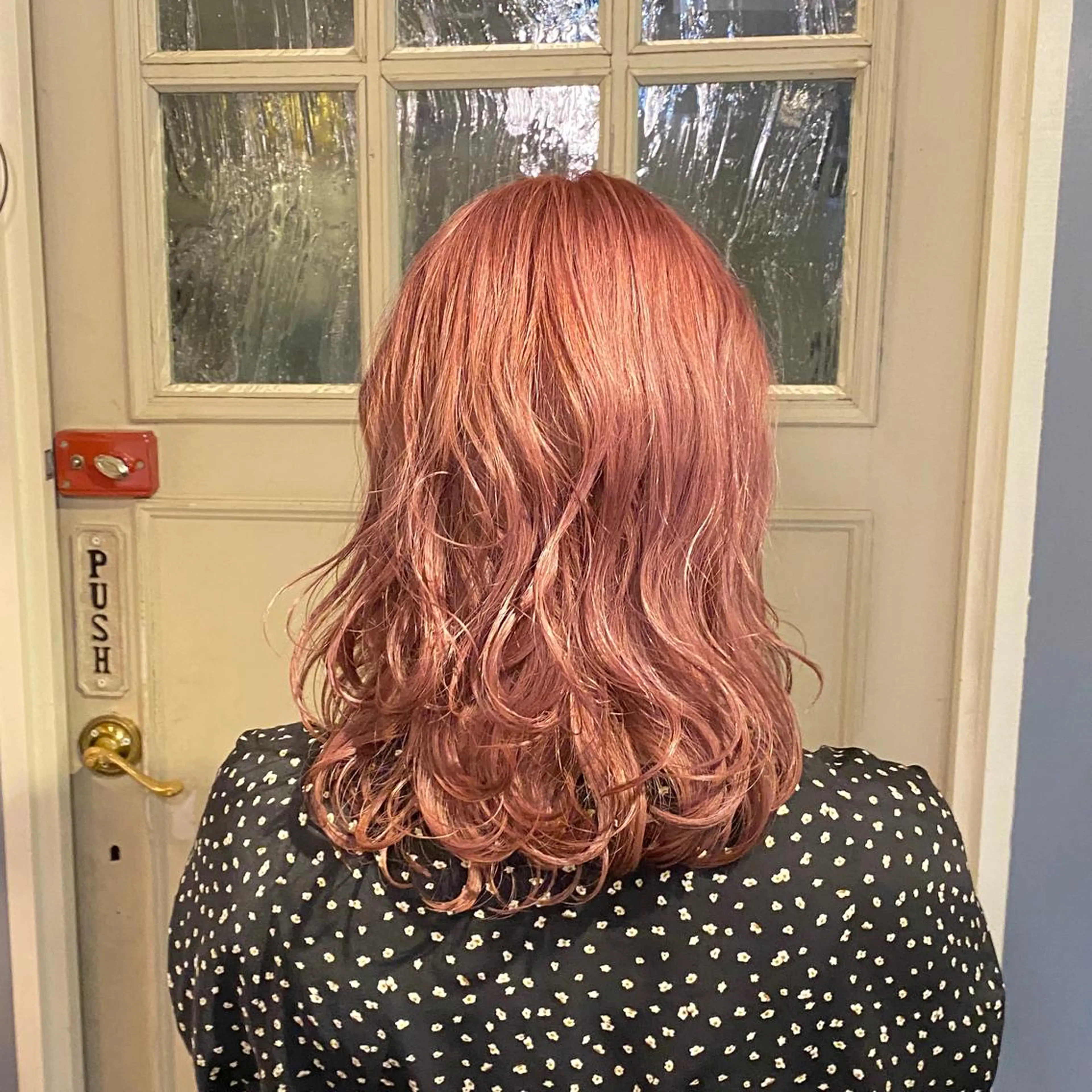 ミディアム カラー ブリーチ ハイトーンカラー ピンクカラー カット ヘアカラー トリートメント BRITS 渡辺 菜々子のヘアスタイル