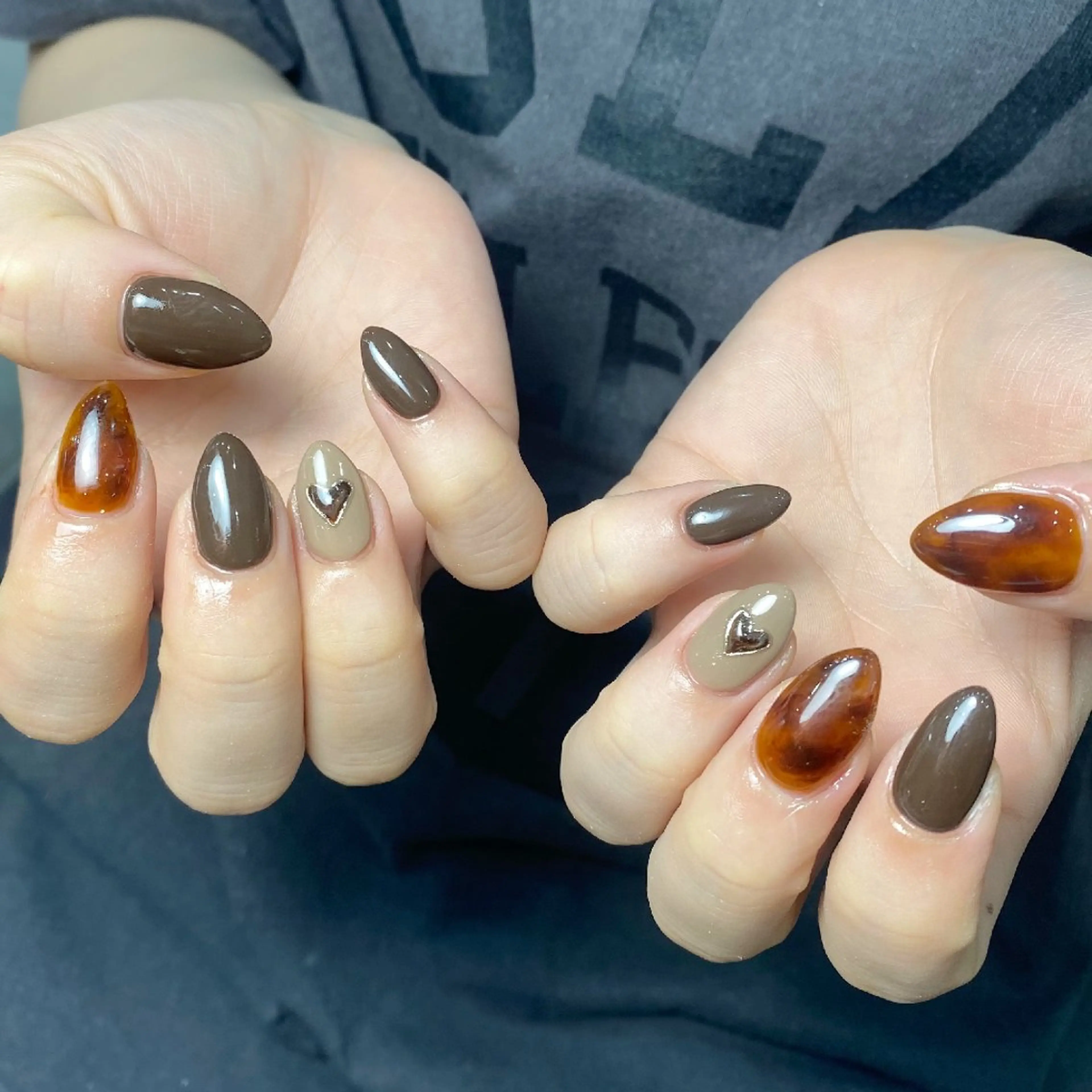 ネイル チークネイル フレンチネイル ジェルネイル ガーリー キラキラネイル ハンドネイル UM Nail Salonのネイルデザイン