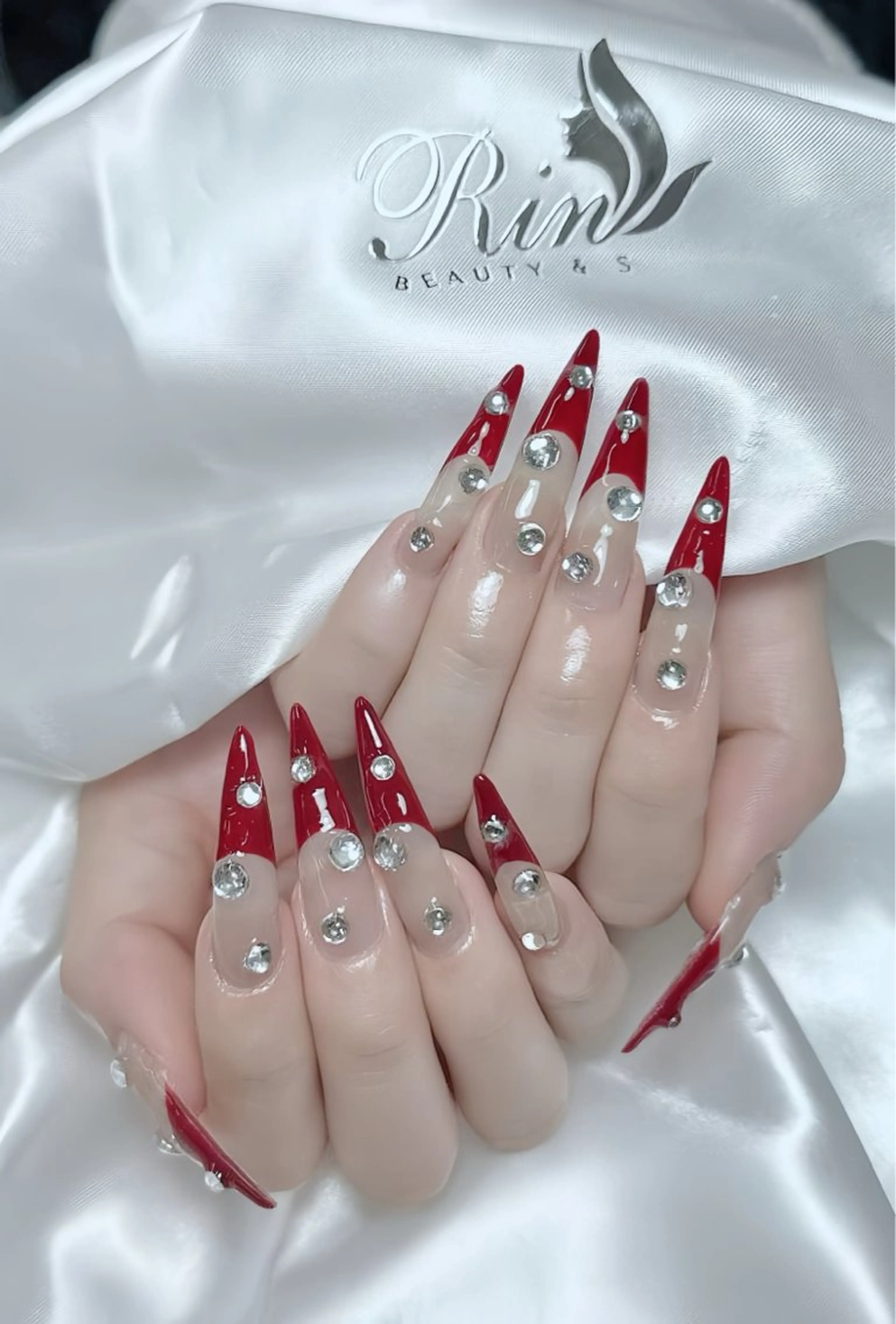 ネイル アニマル柄 ボルドー ブラウン チークネイル フレンチネイル ハンドネイル Rin Nail 新大久保店のネイルデザイン