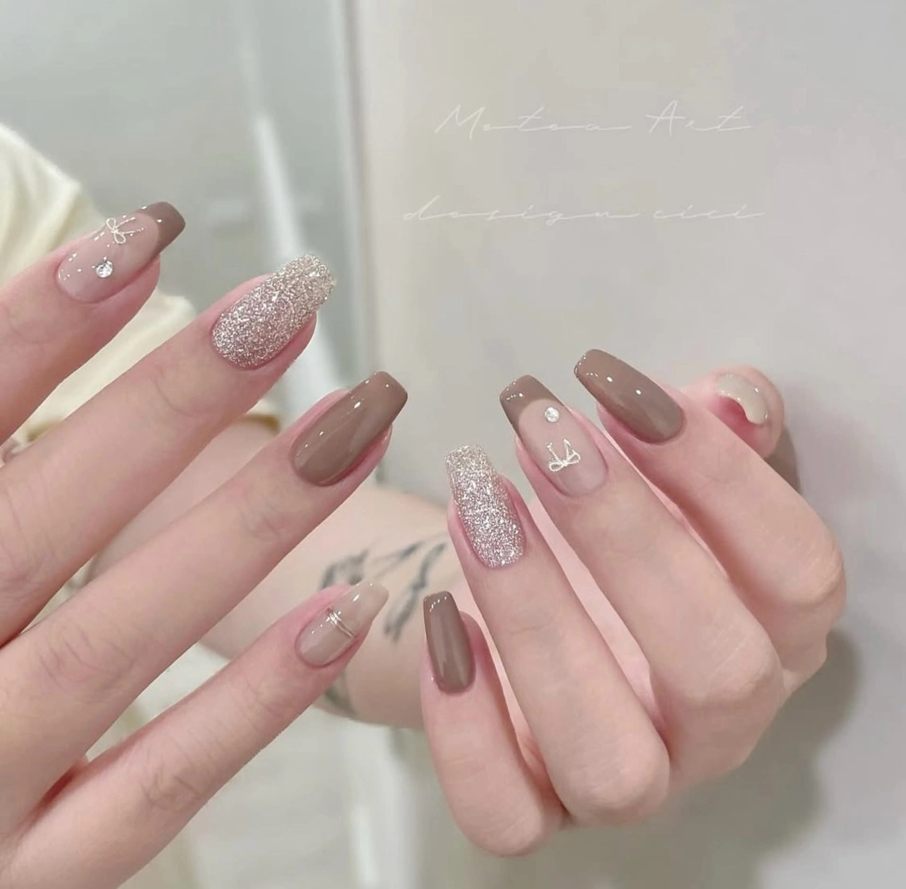 ネイル シンプルネイル ハンドネイル JISOO ANA.CHUOのネイルデザイン