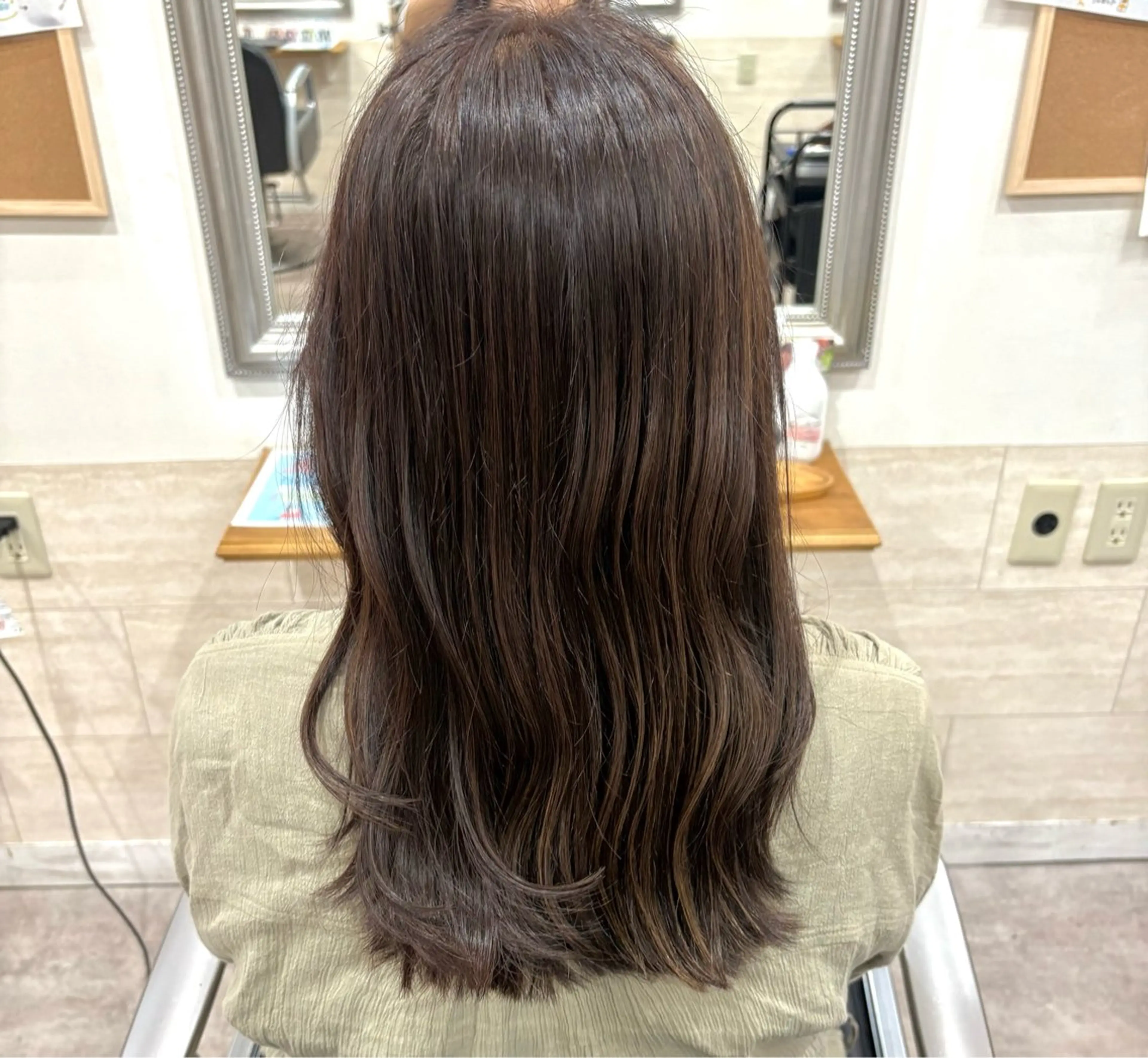 ロング カラー 堀川 希歩のヘアスタイル