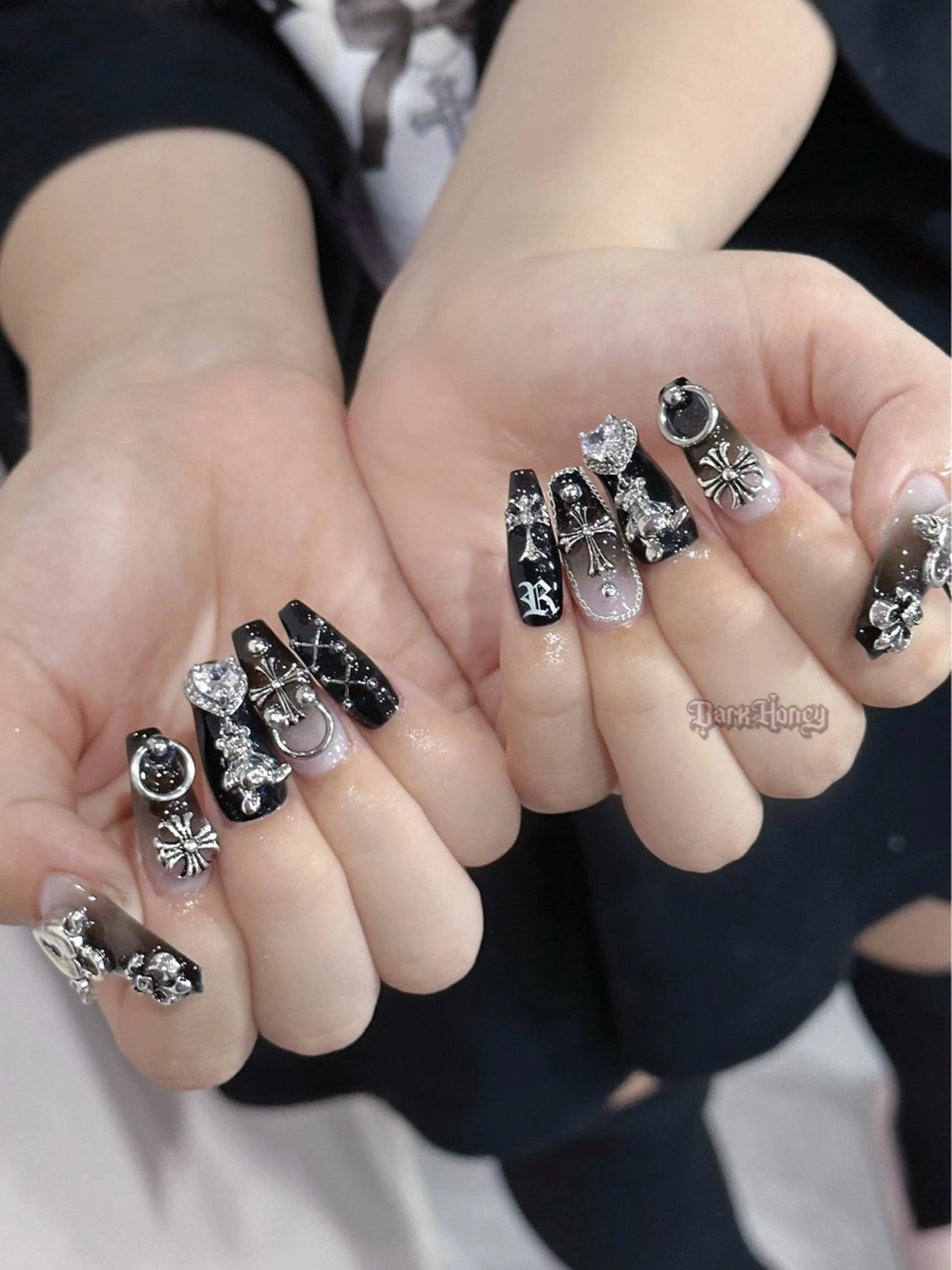 ネイル ハンドネイル Dark honey スカルプ専門原宿店のネイルデザイン