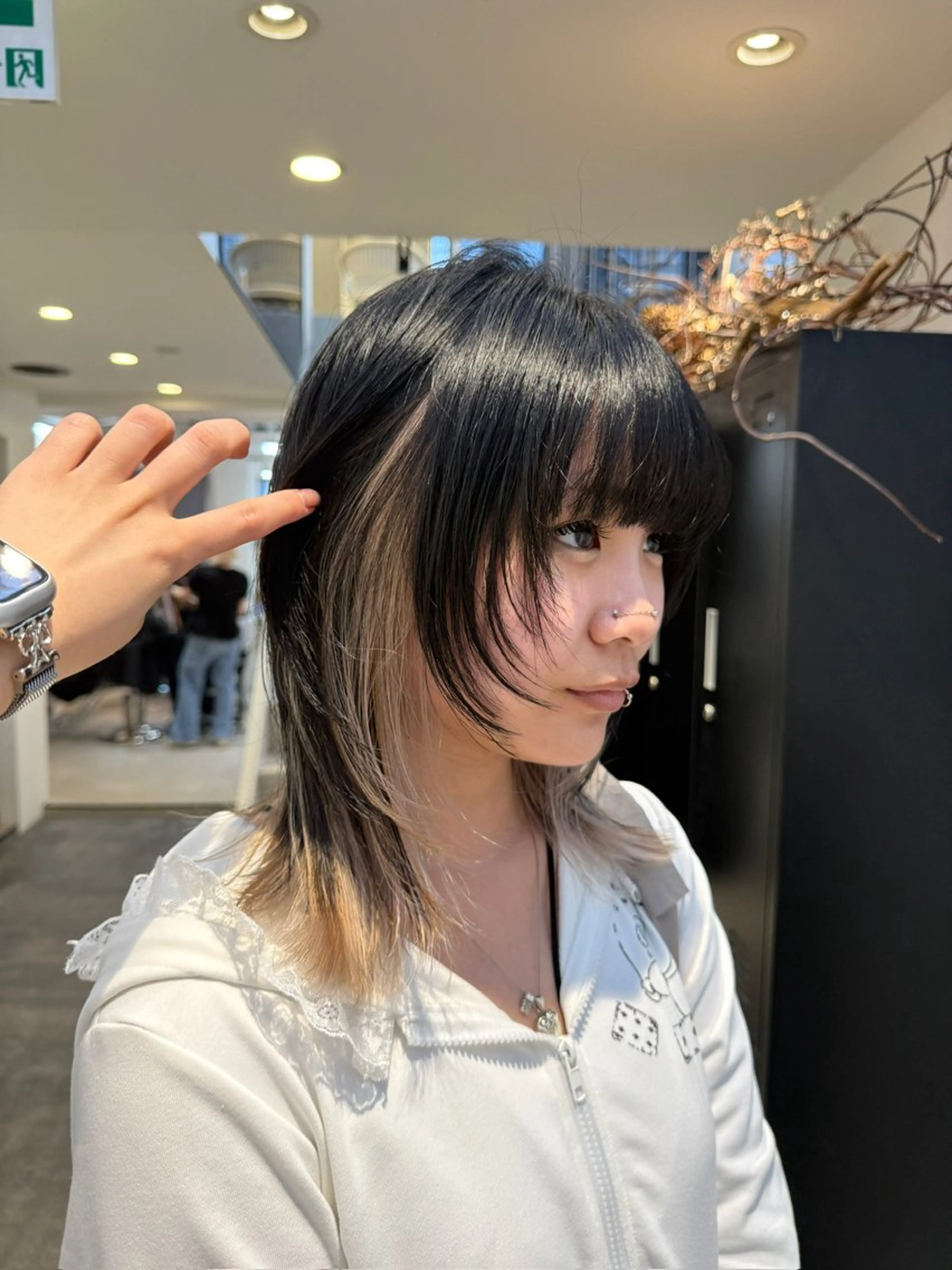 ミディアム カラー ベージュカラー ホワイトベージュ ヘアカラー うる艶カラー 🪐💫serenaのヘアスタイル