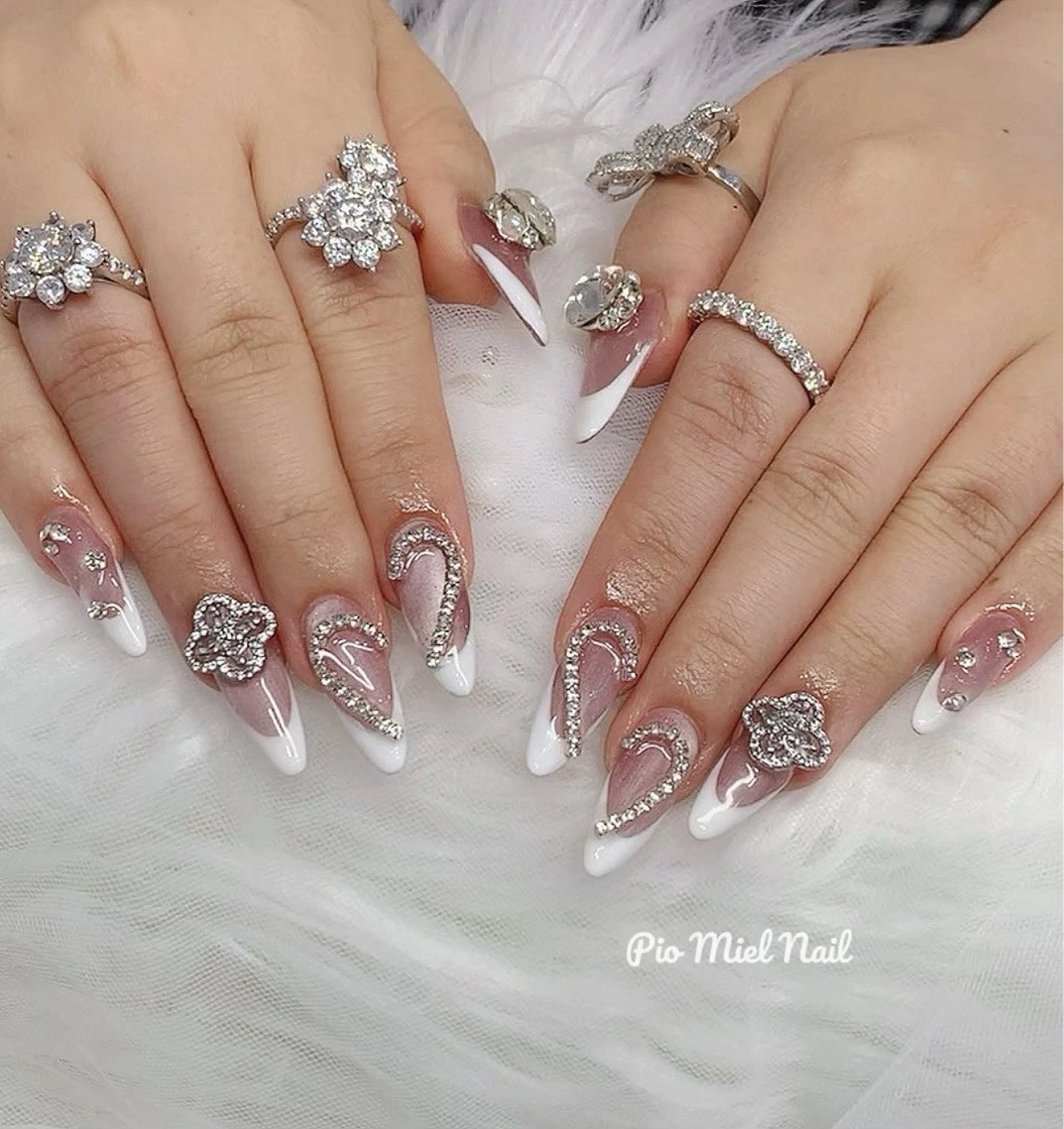 ネイル クリアネイル フラワーネイル フレンチネイル ガーリー ロングネイル ハンドネイル momo 長さだしのネイルデザイン