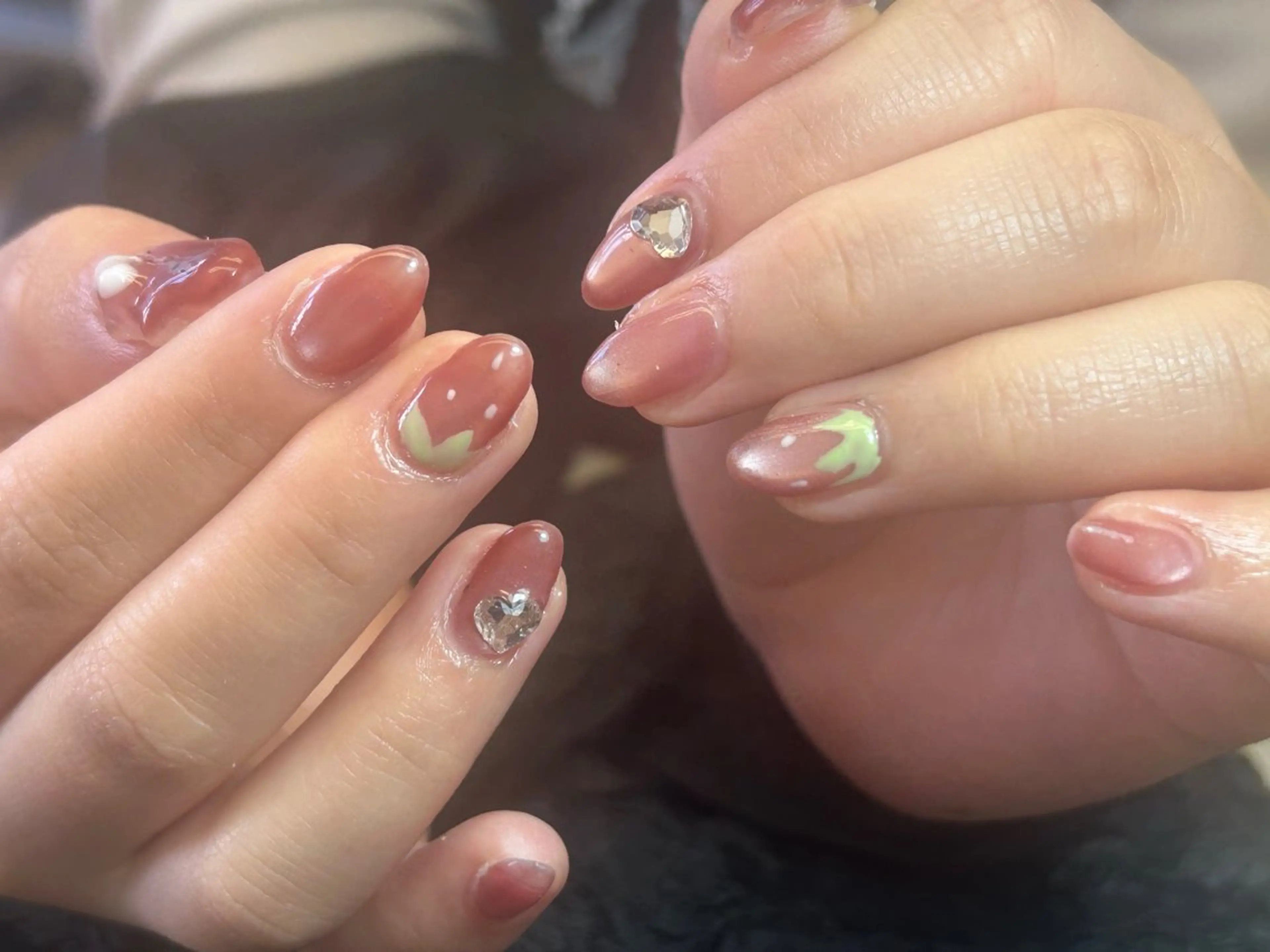 ネイル オーロラネイル フラッシュネイル フラワーネイル フレンチネイル キラキラネイル ハンドネイル 🌟桜beauty 🌟プロ ネイリストのネイルデザイン