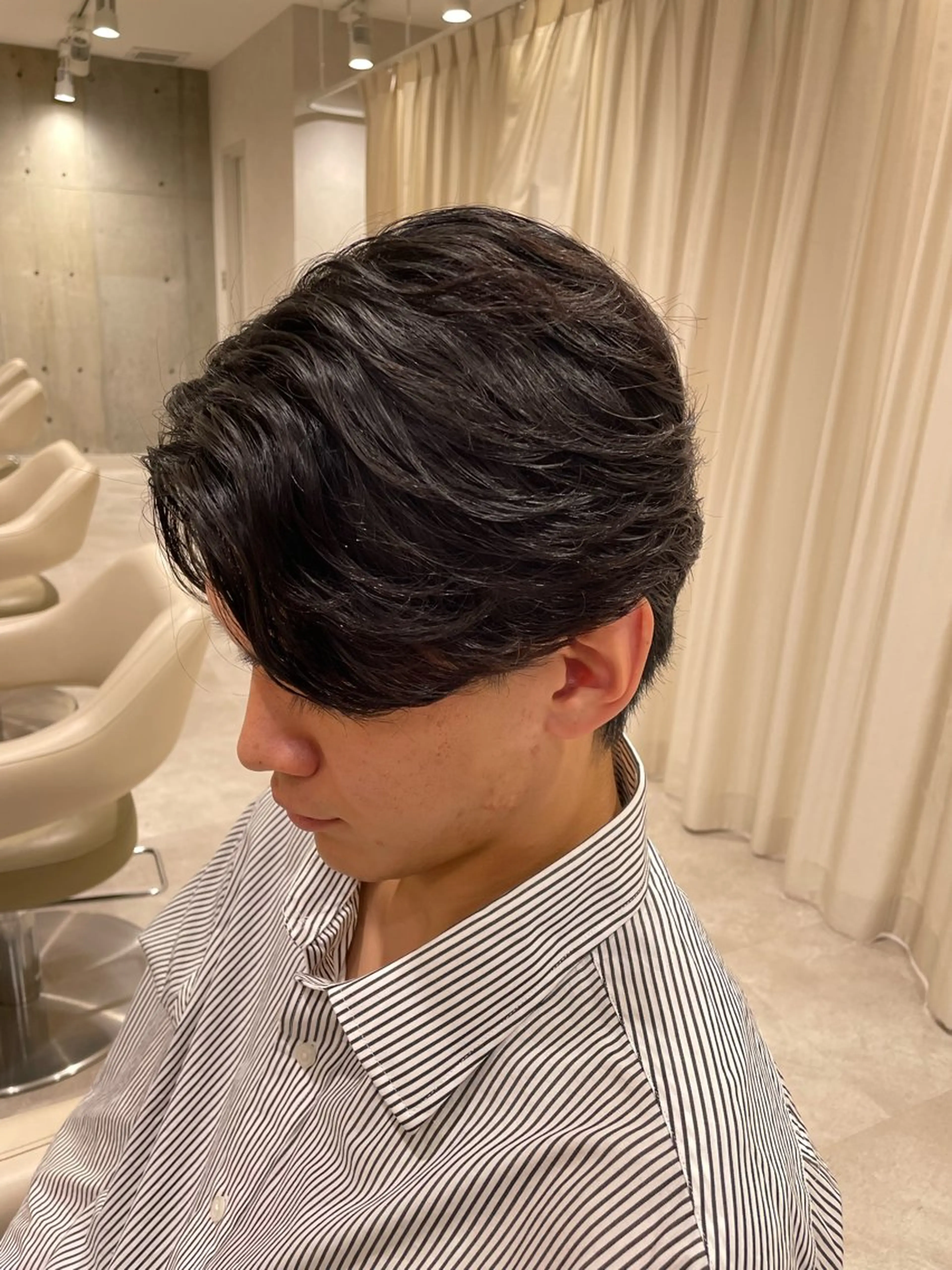 メンズ フェザーパーマ メンズパーマ カット パーマ 白髪ぼかしデザイン ハイライト/宮本純登のヘアスタイル