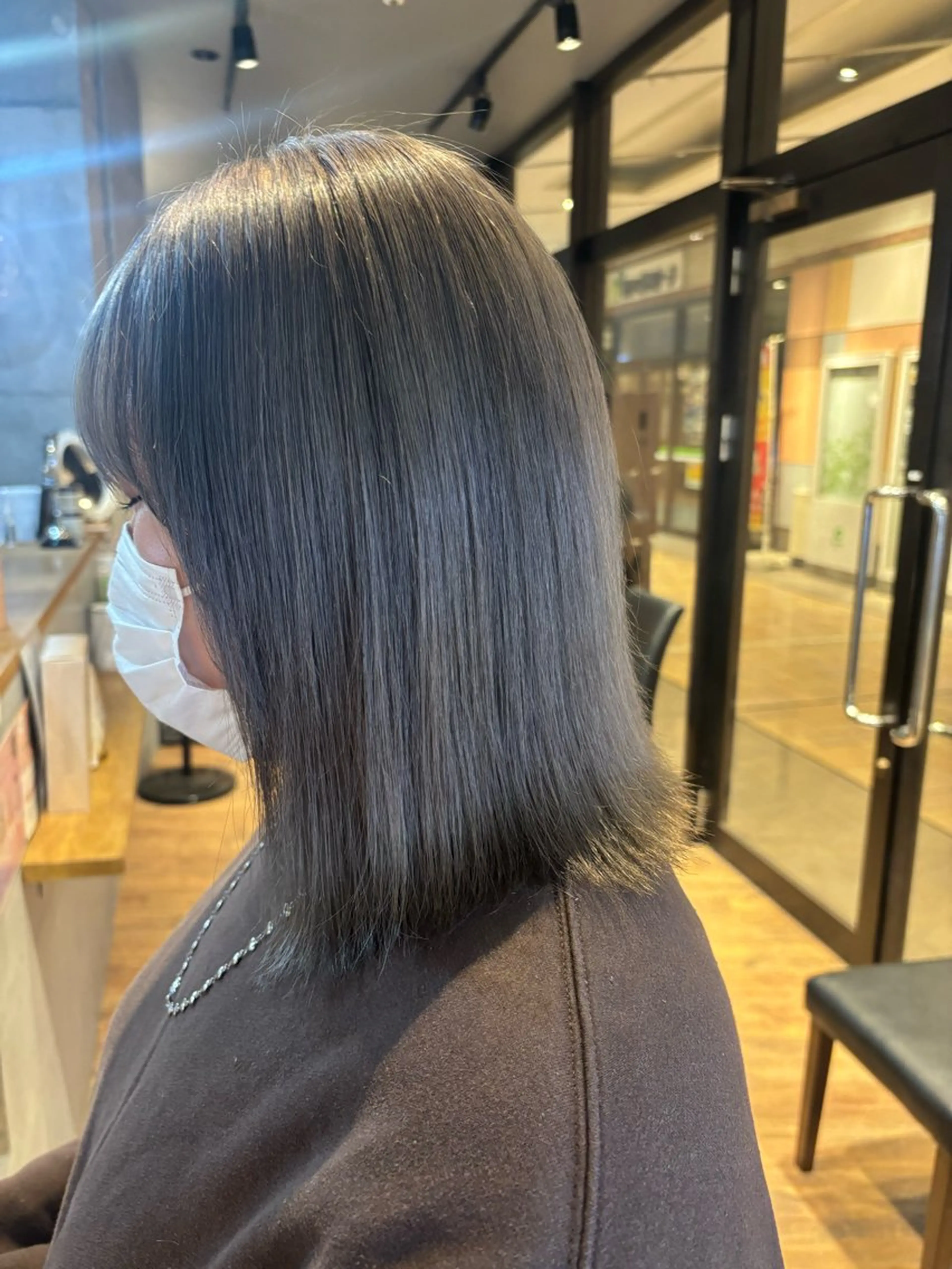 ミディアム カラー ブリーチ グレージュ オリーブグレージュ オリーブグレー ヘアカラー 🎀ワンレンボブ🎀 ワンカラー　あゆみのヘアスタイル