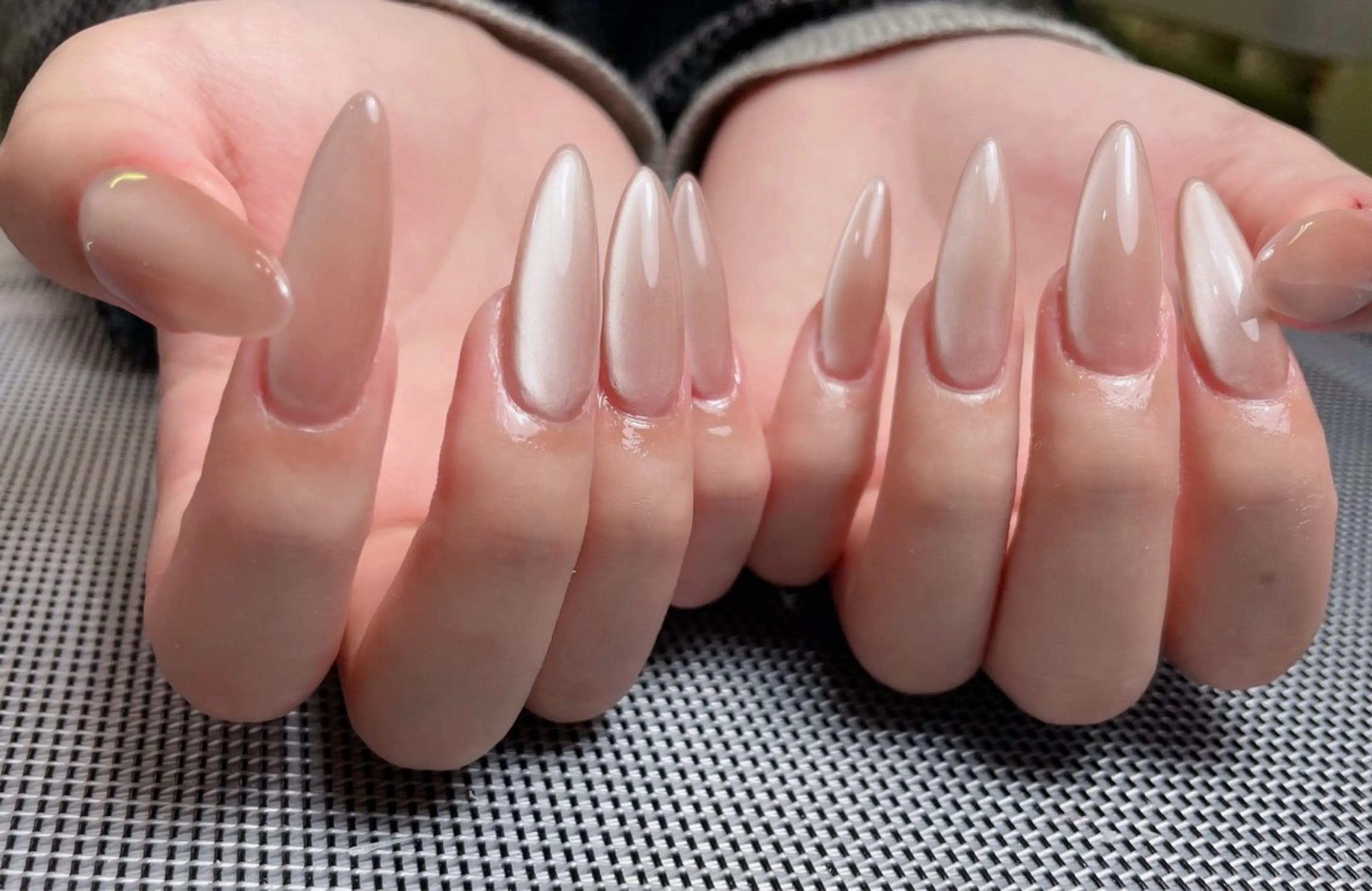 ネイル チークネイル 長さ出し フレンチネイル グラデーション キラキラネイル 中野駅から2分 MEO NAILのネイルデザイン