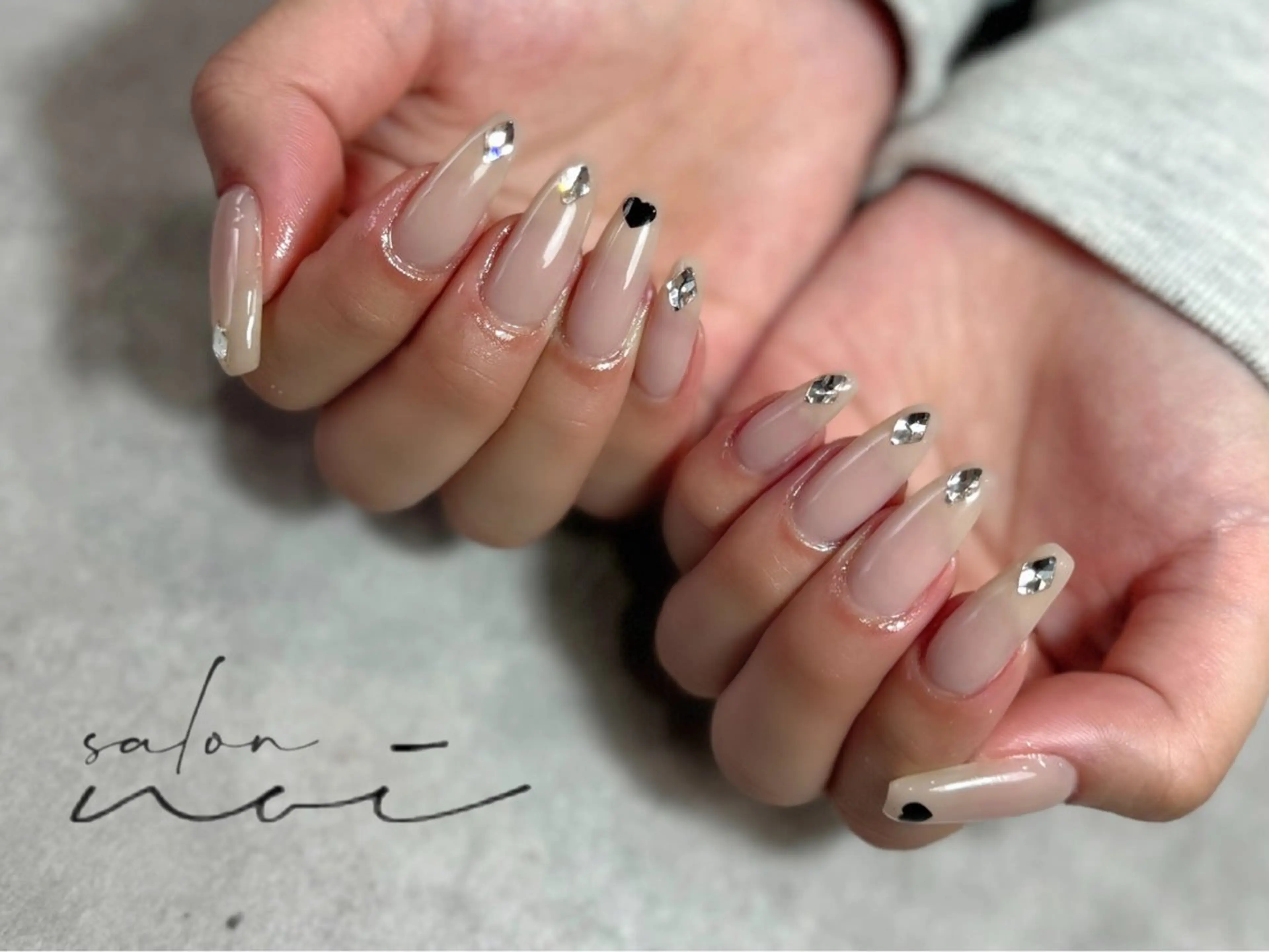 ネイル ストーンネイル ハンドネイル salon noiのネイルデザイン