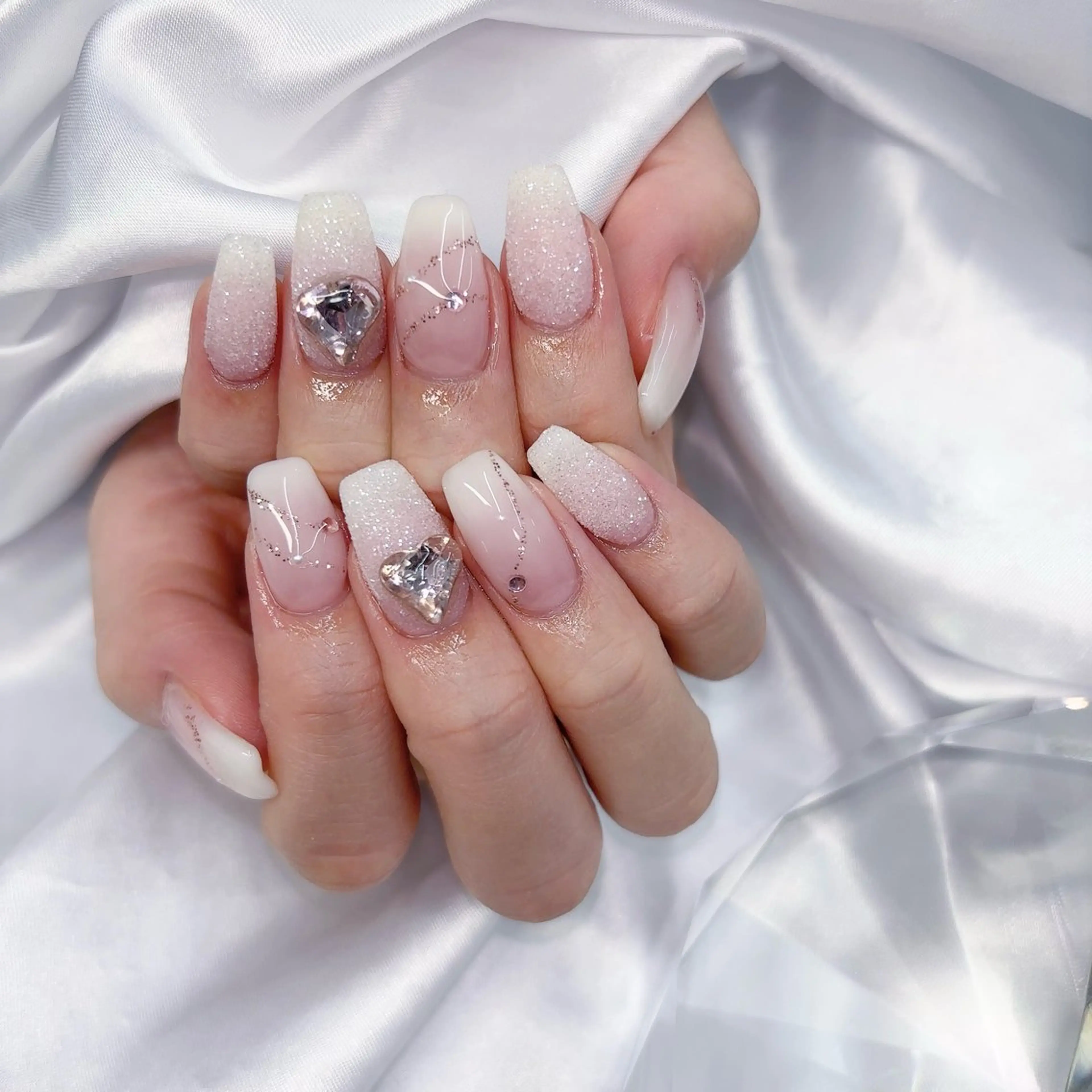 ネイル オーロラネイル フットネイル フレンチネイル ガラスフレンチ 氷ネイル・うるうるネイル ハンドネイル Lance nailのネイルデザイン