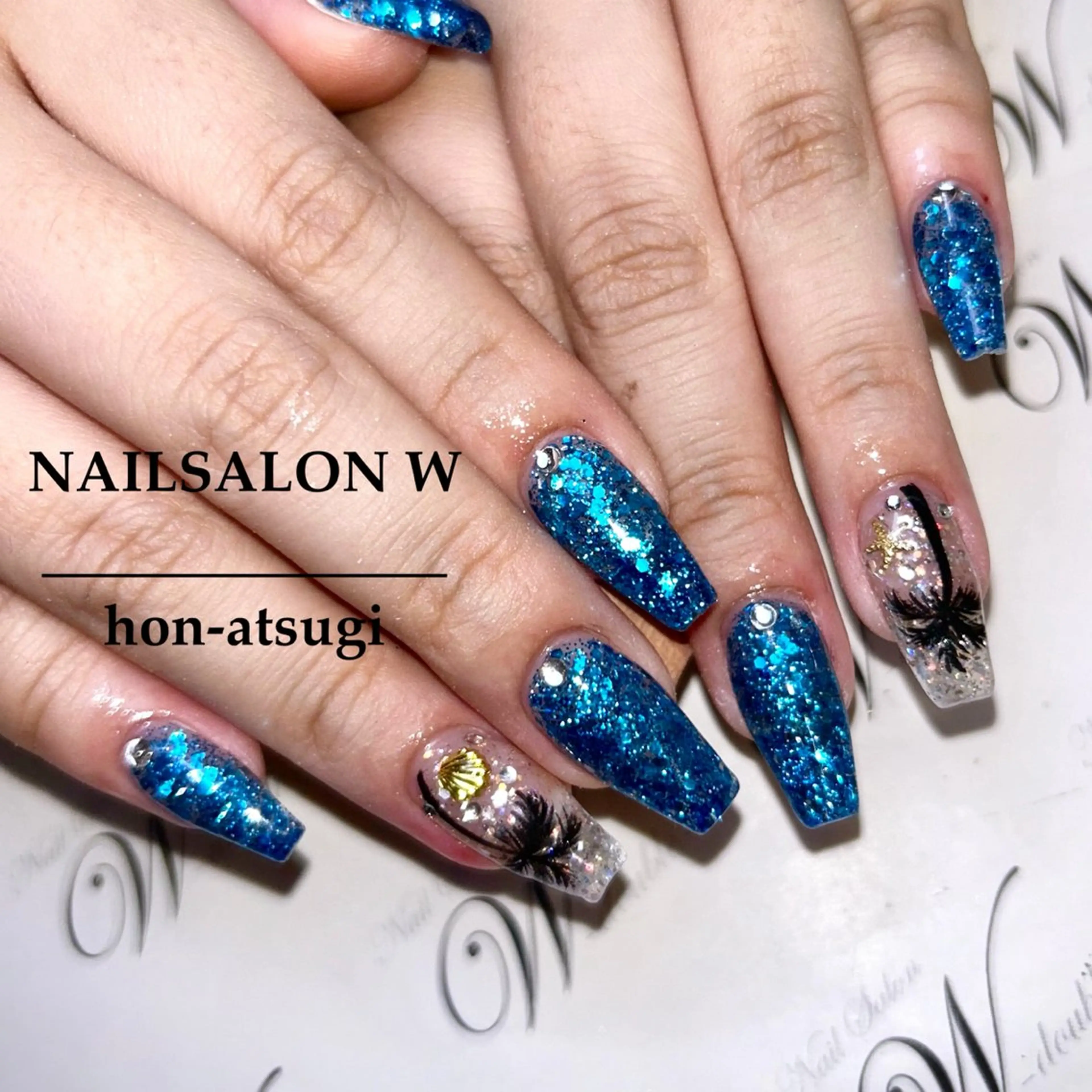 セミロング ハンドネイル ネイルサロン ダブルのネイルデザイン