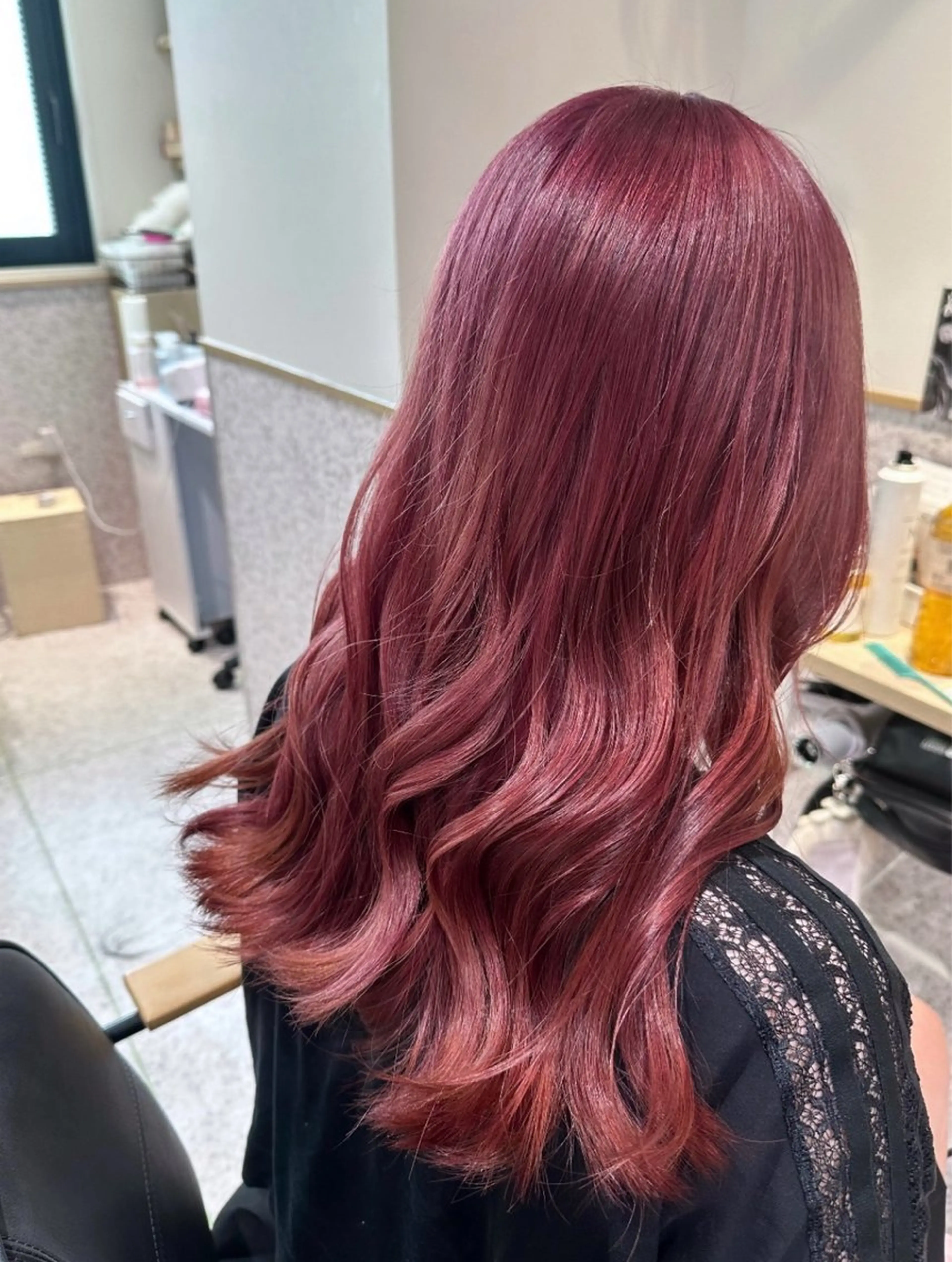 カラー ダブルカラー イヤリングカラー ハイライトカラー ハイトーンカラー インナーカラー ヘアカラー ハイトーン/艶カラー 🫧 ユイナのヘアスタイル