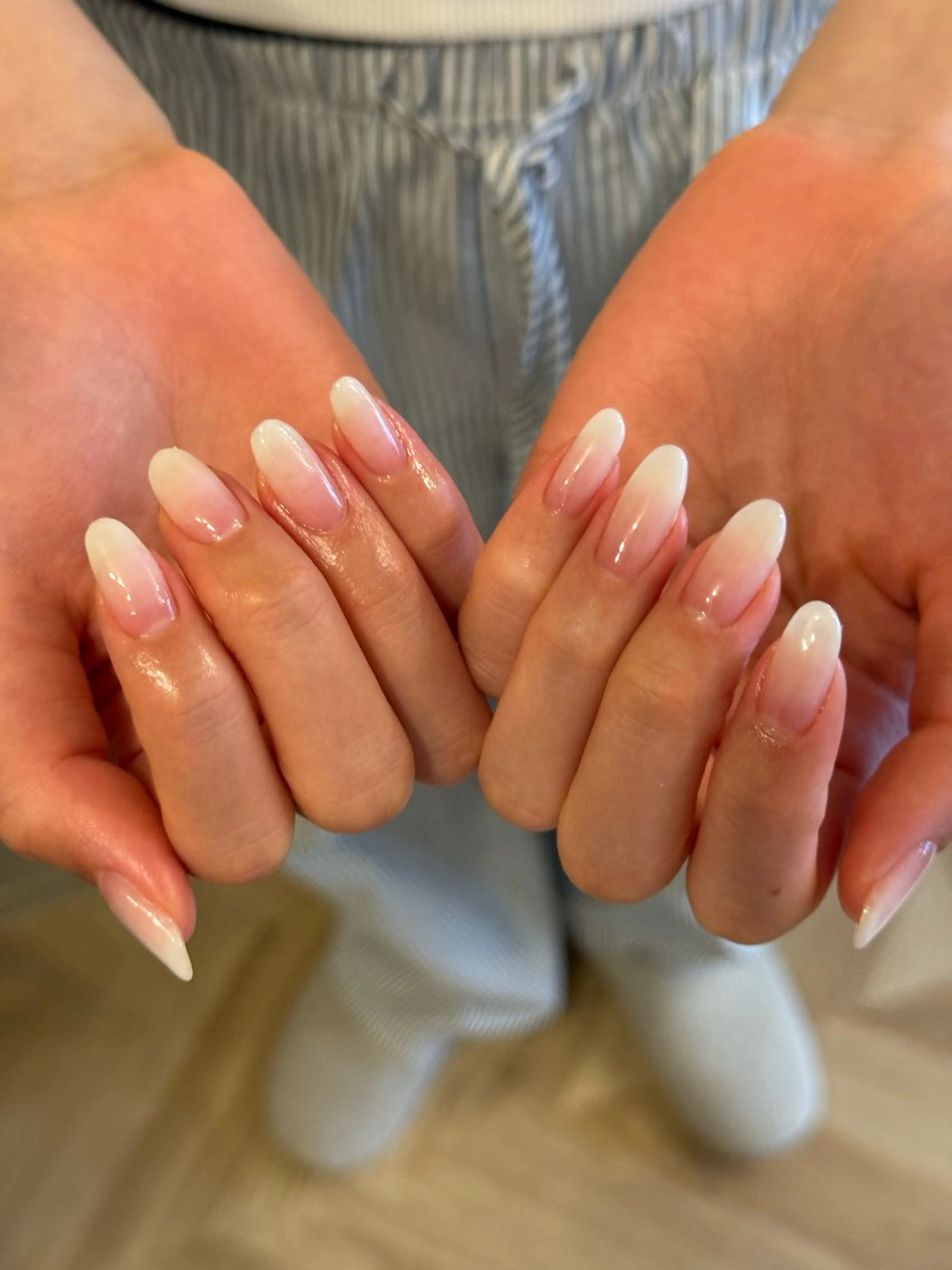 ネイル グラデーション ホワイト ハンドネイル filonnail asukaのネイルデザイン