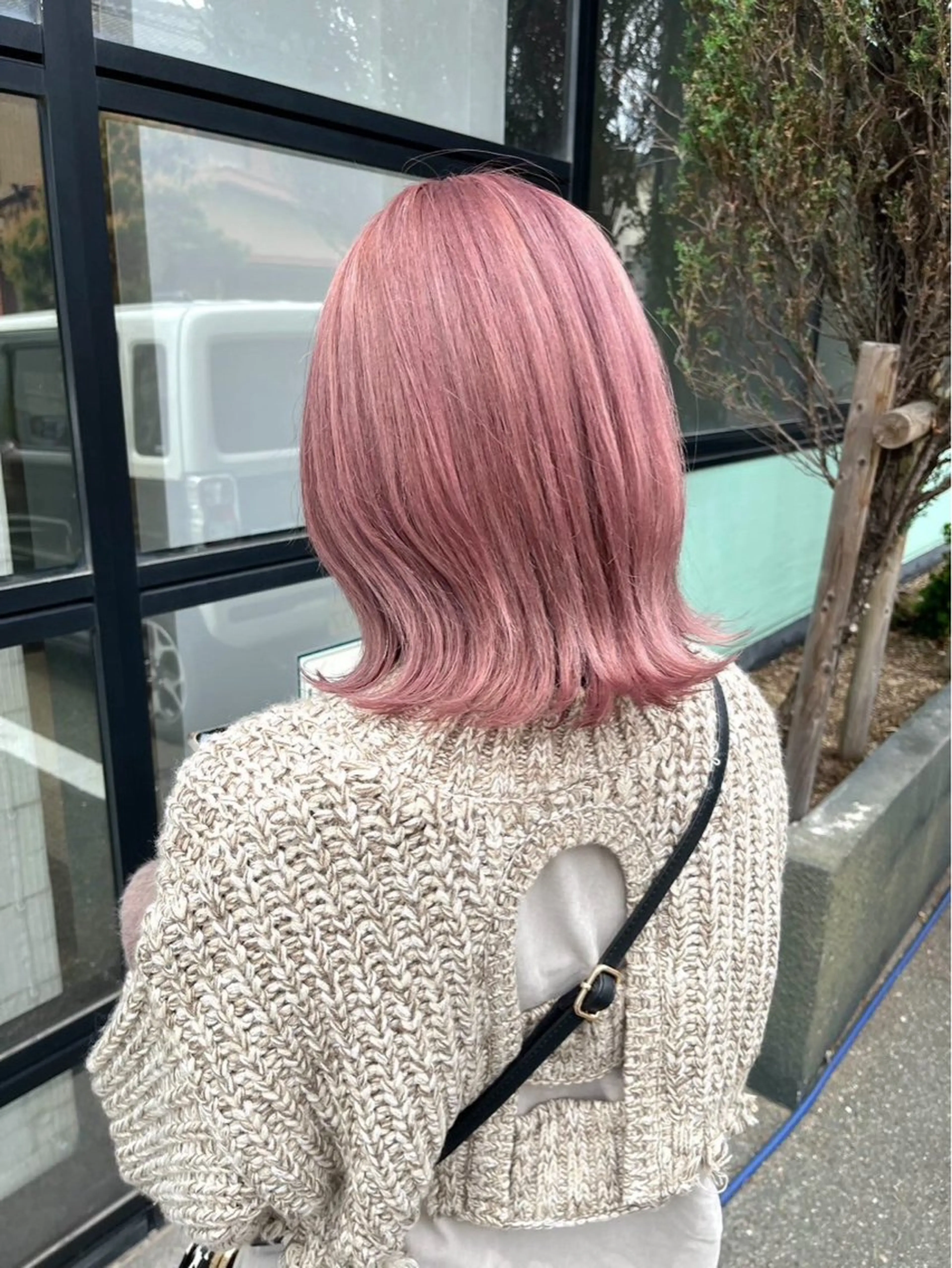 カラー momb 折戸結菜のヘアスタイル