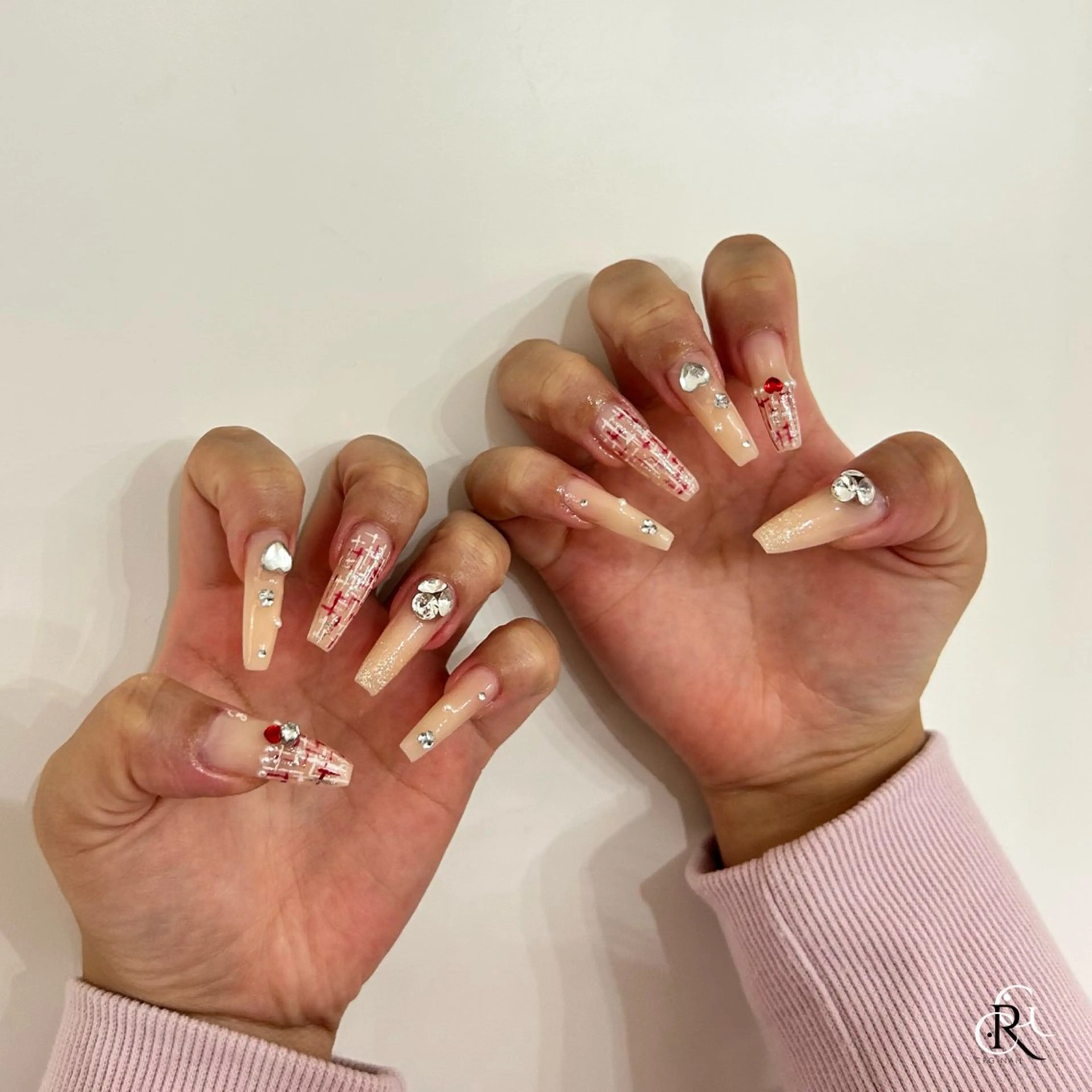 ロング ハンドネイル 美フォルムスカルプ✨ RENAのネイルデザイン