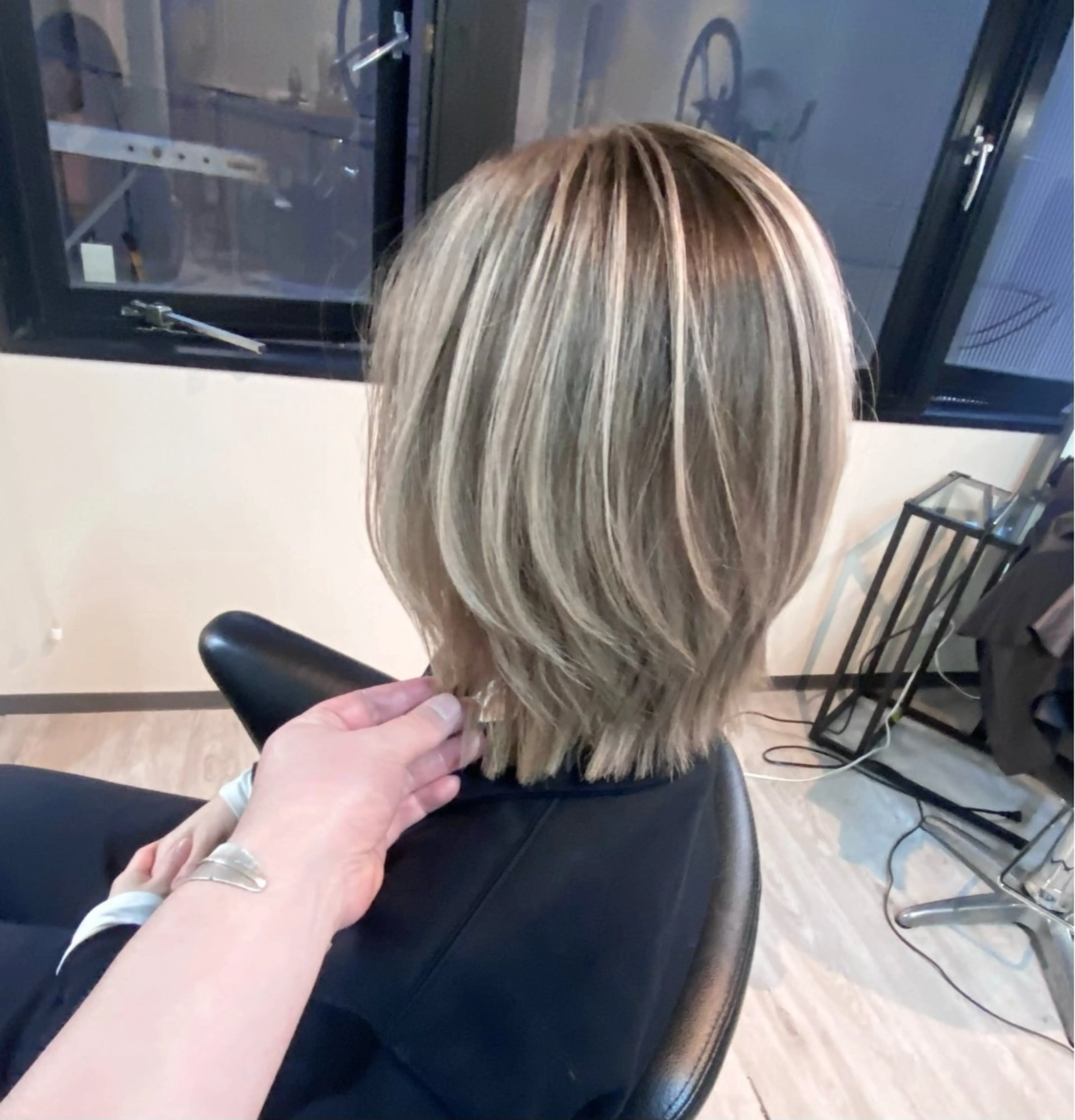 ミディアム カラー Still所属・タニ ユウのヘアスタイル