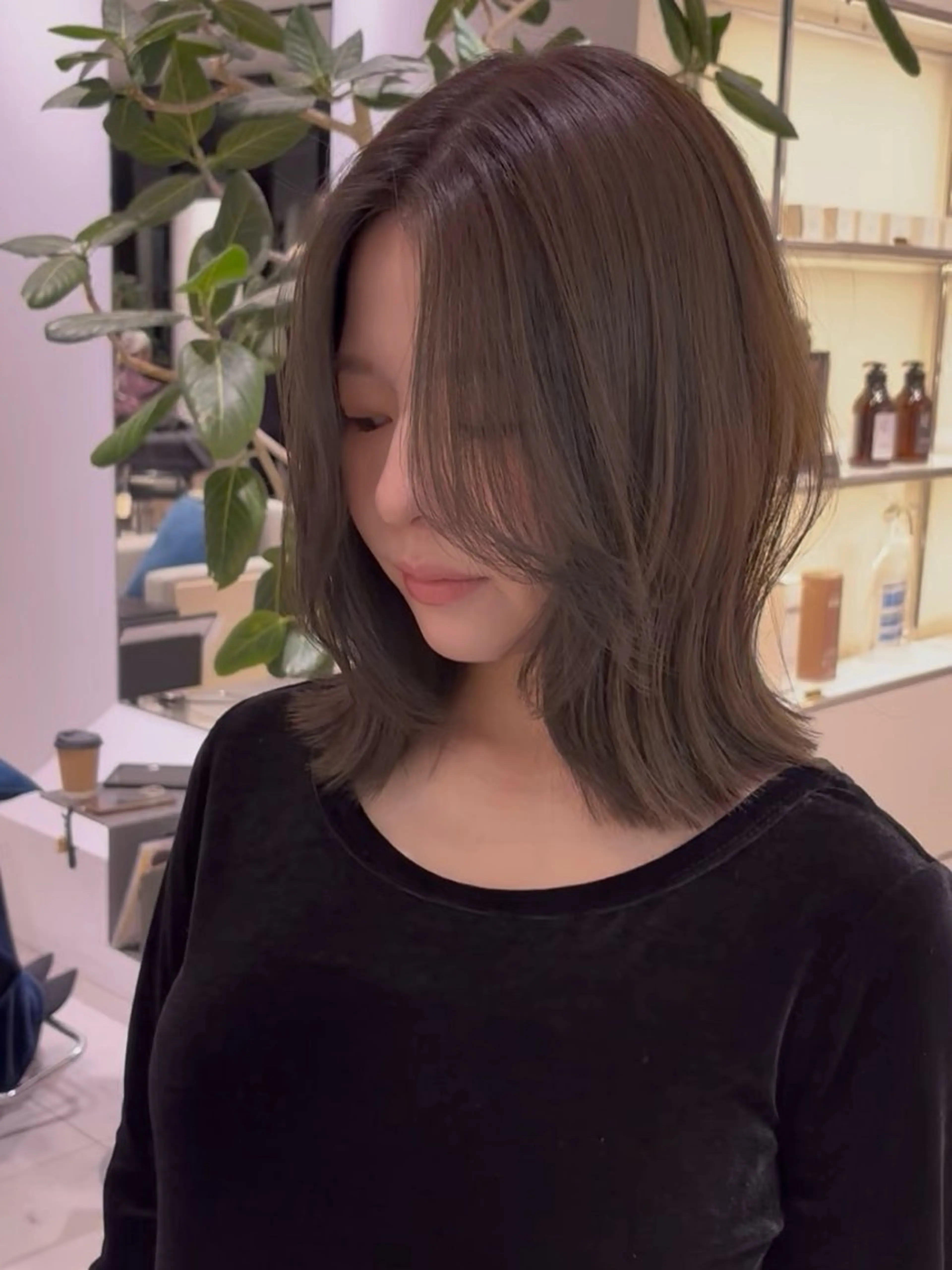 ミディアム カラー ボブレイヤー ミディアムレイヤー ベージュカラー ブラウンカラー オリーブベージュ カット ヘアカラー トリートメント 銀座/韓国レイヤー/ 艶カラー🍓原田侑依のヘアスタイル