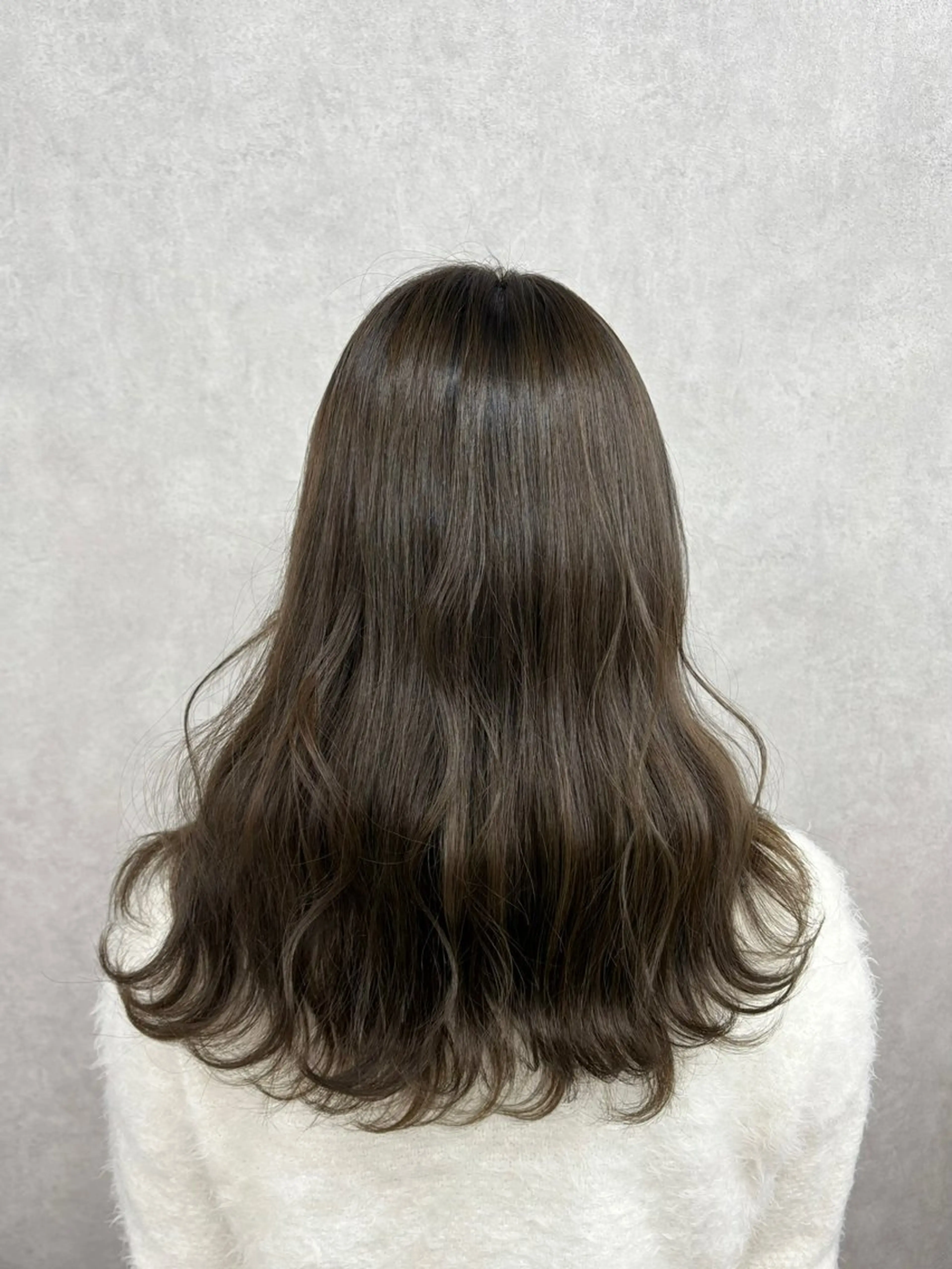 ロング カラー 🩶西 雪乃/透明感 くすみカラー🫧のヘアスタイル