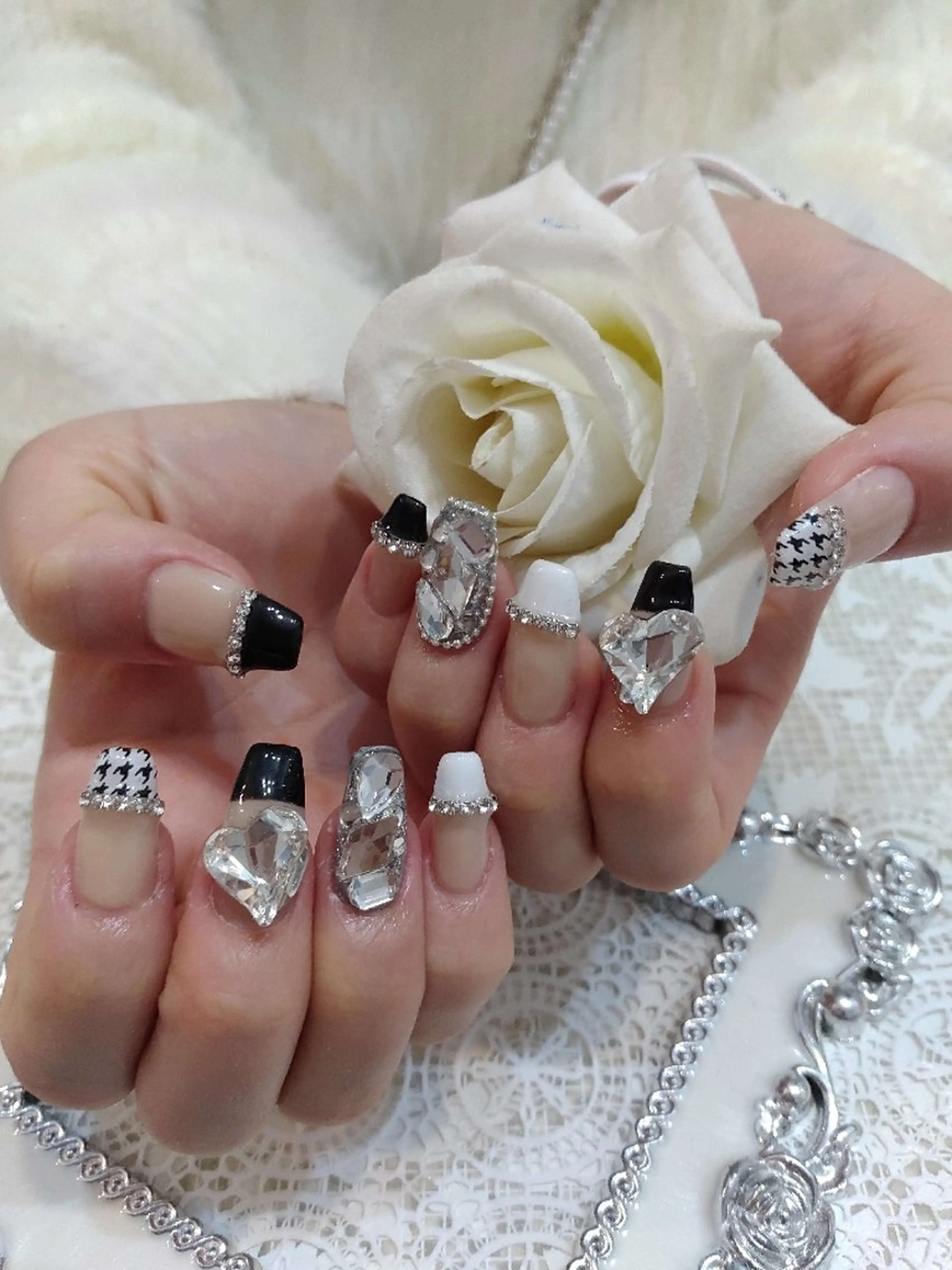 ネイル ハンドネイル エステとネイル ローズコンフォートのネイルデザイン