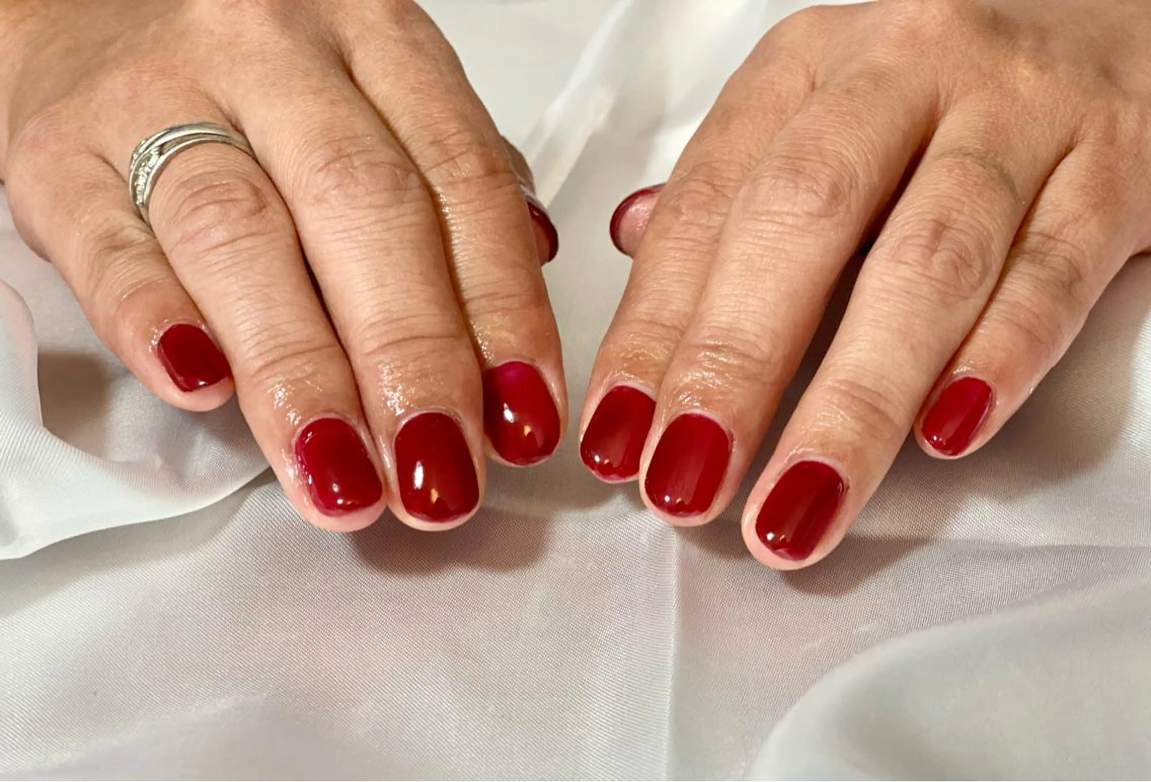 キッズ ネイル ボルドー ジェルネイル ワンカラーネイル 赤色 シンプルネイル ハンドネイル おうちネイルサロン RINAのその他イメージ