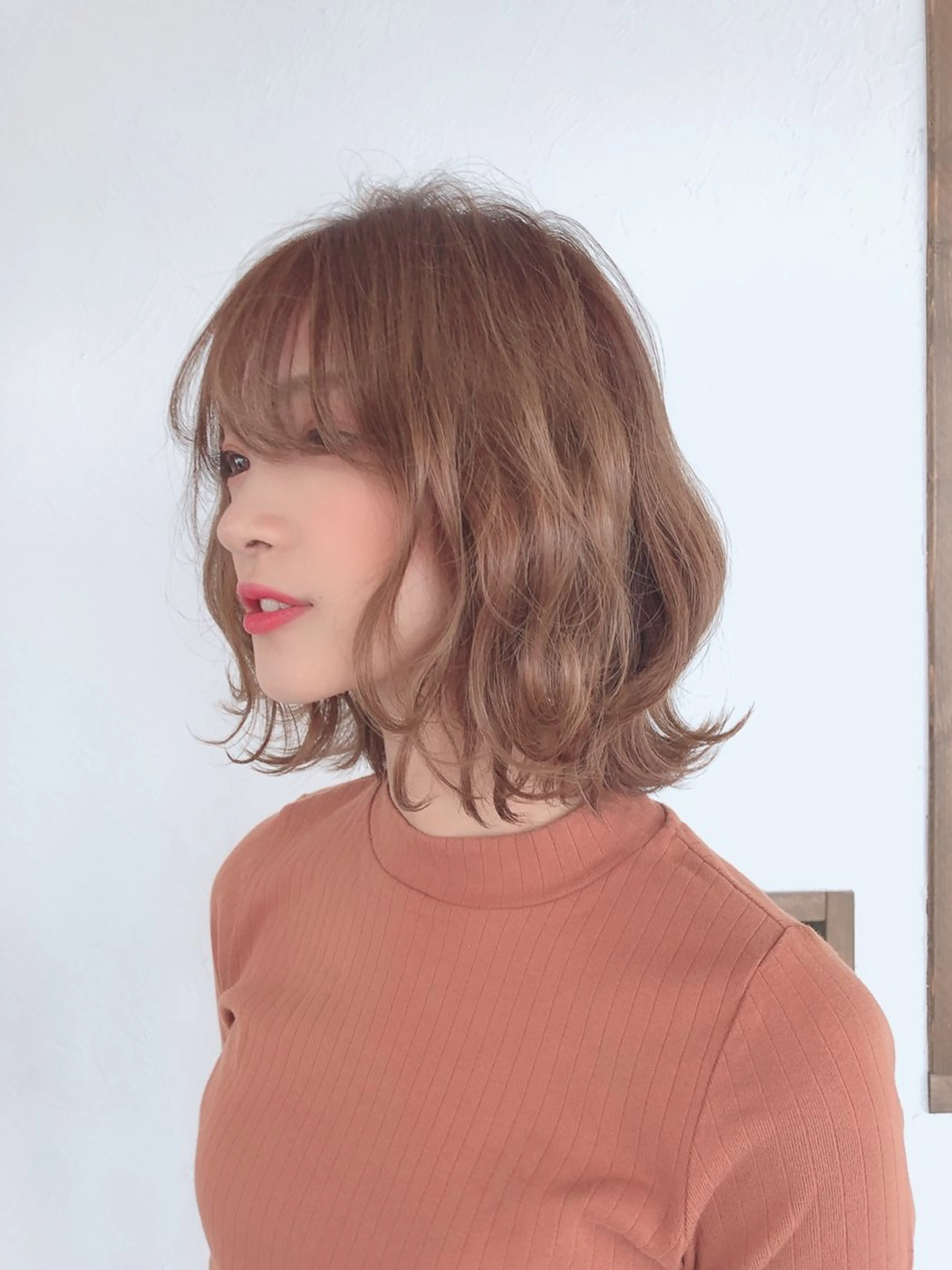 ミディアム カット ヘアカラー トリートメント LOOP hairのヘアスタイル